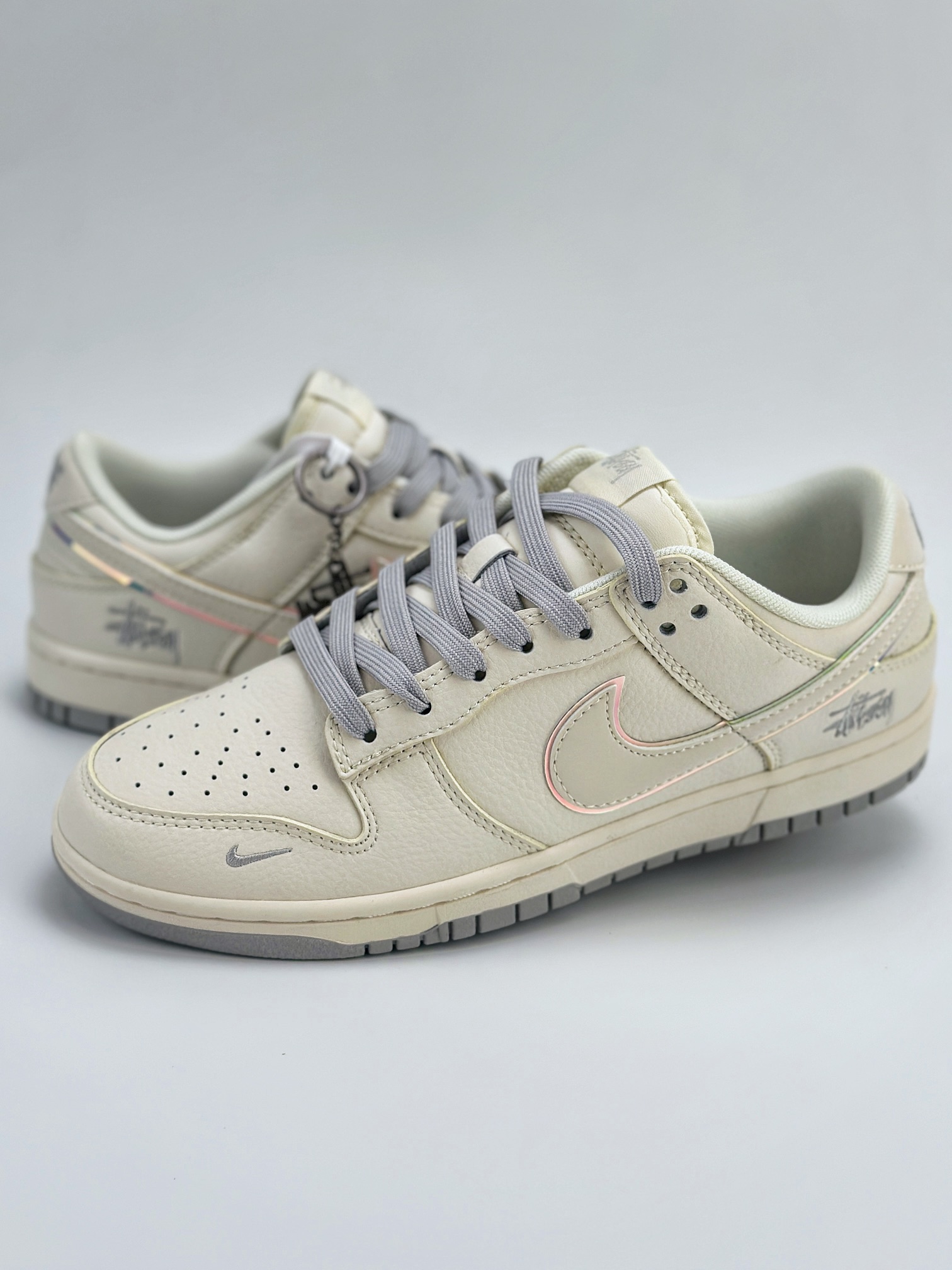 Nike SB Dunk Low x Stussy 斯图西白镭射 XY1688-002