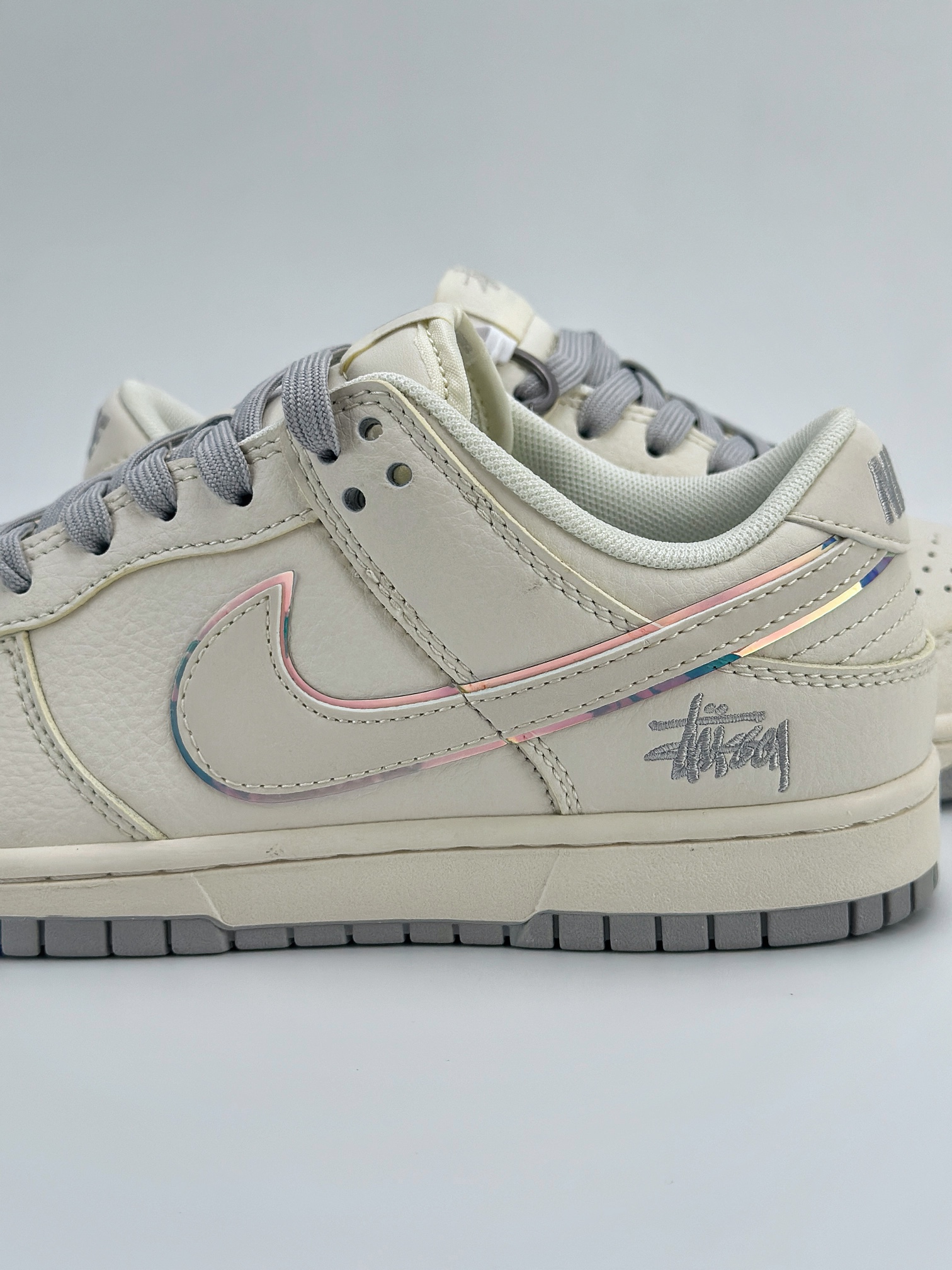 Nike SB Dunk Low x Stussy 斯图西白镭射 XY1688-002