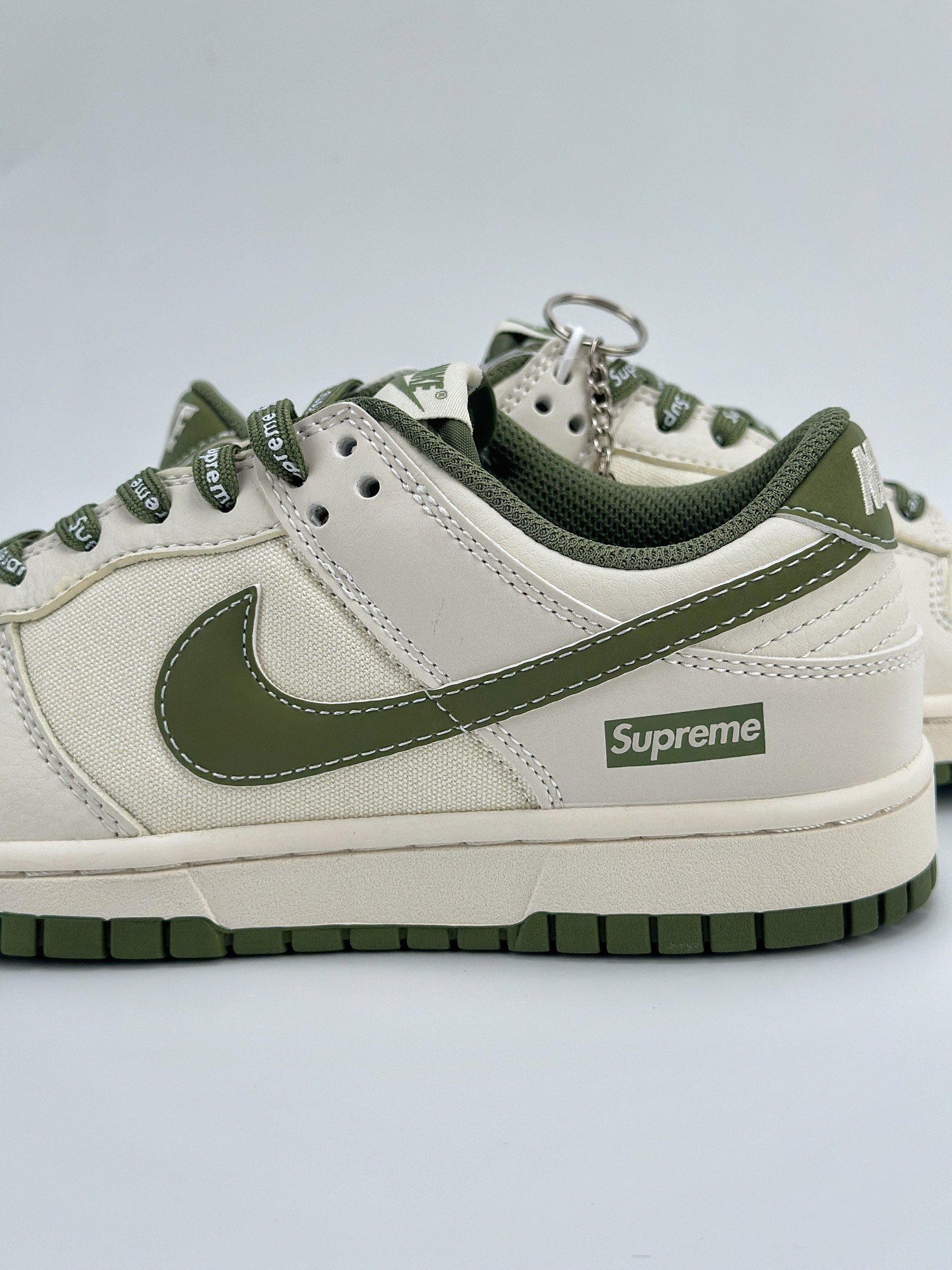 Nike SB Dunk Low x Supreme 米白帆布绿小钩 BB6698-516