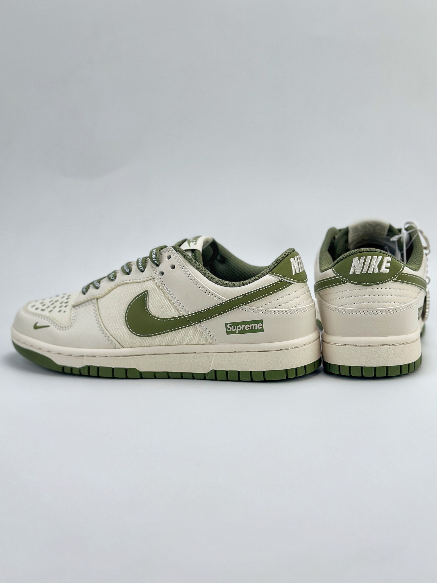 Nike SB Dunk Low x Supreme 米白帆布绿小钩 BB6698-516