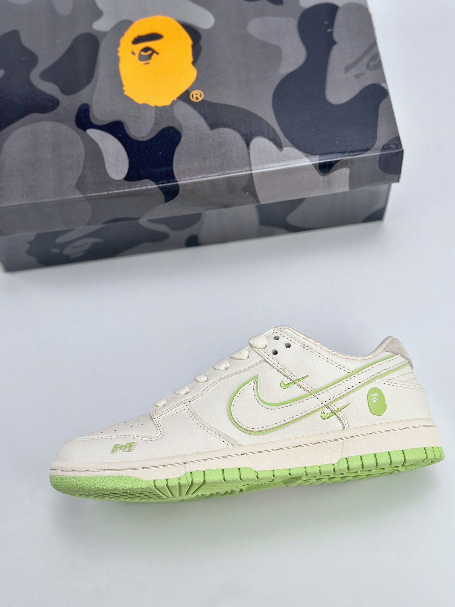 Nike SB Dunk Low x BAPE 米白绿双小钩 CF3688-010