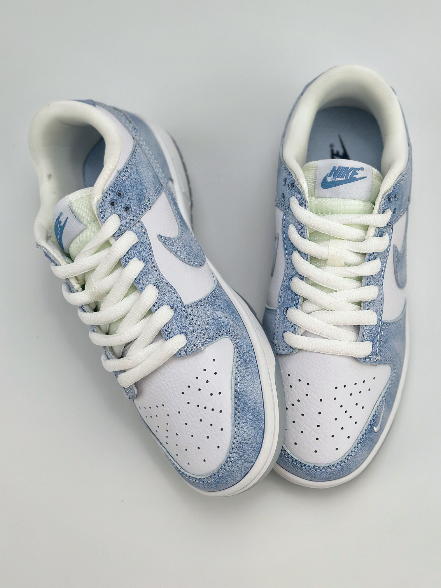 Nike SB Dunk Low x Supreme 白湖水蓝小钩 JH8039-939