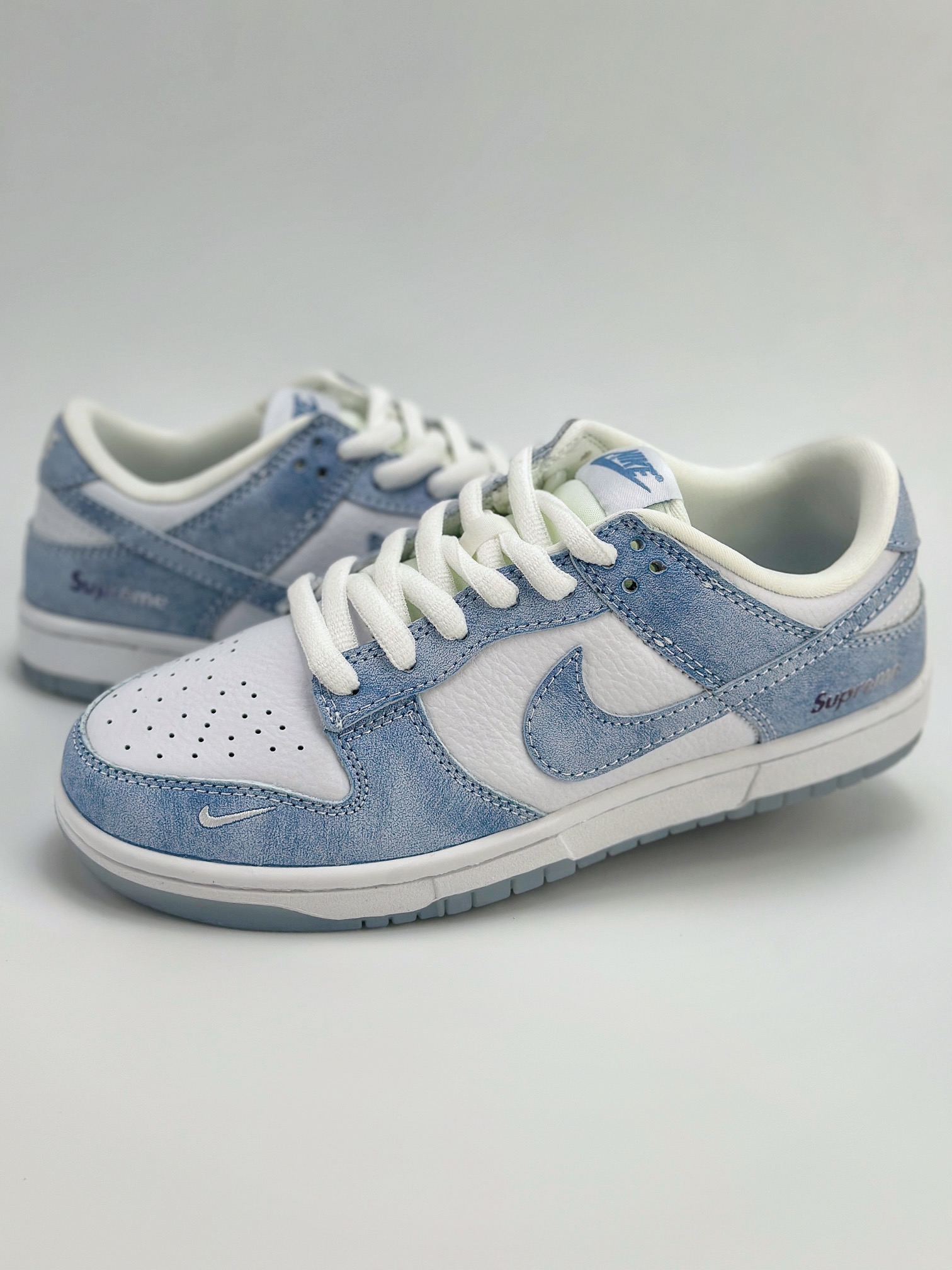 Nike SB Dunk Low x Supreme 白湖水蓝小钩 JH8039-939