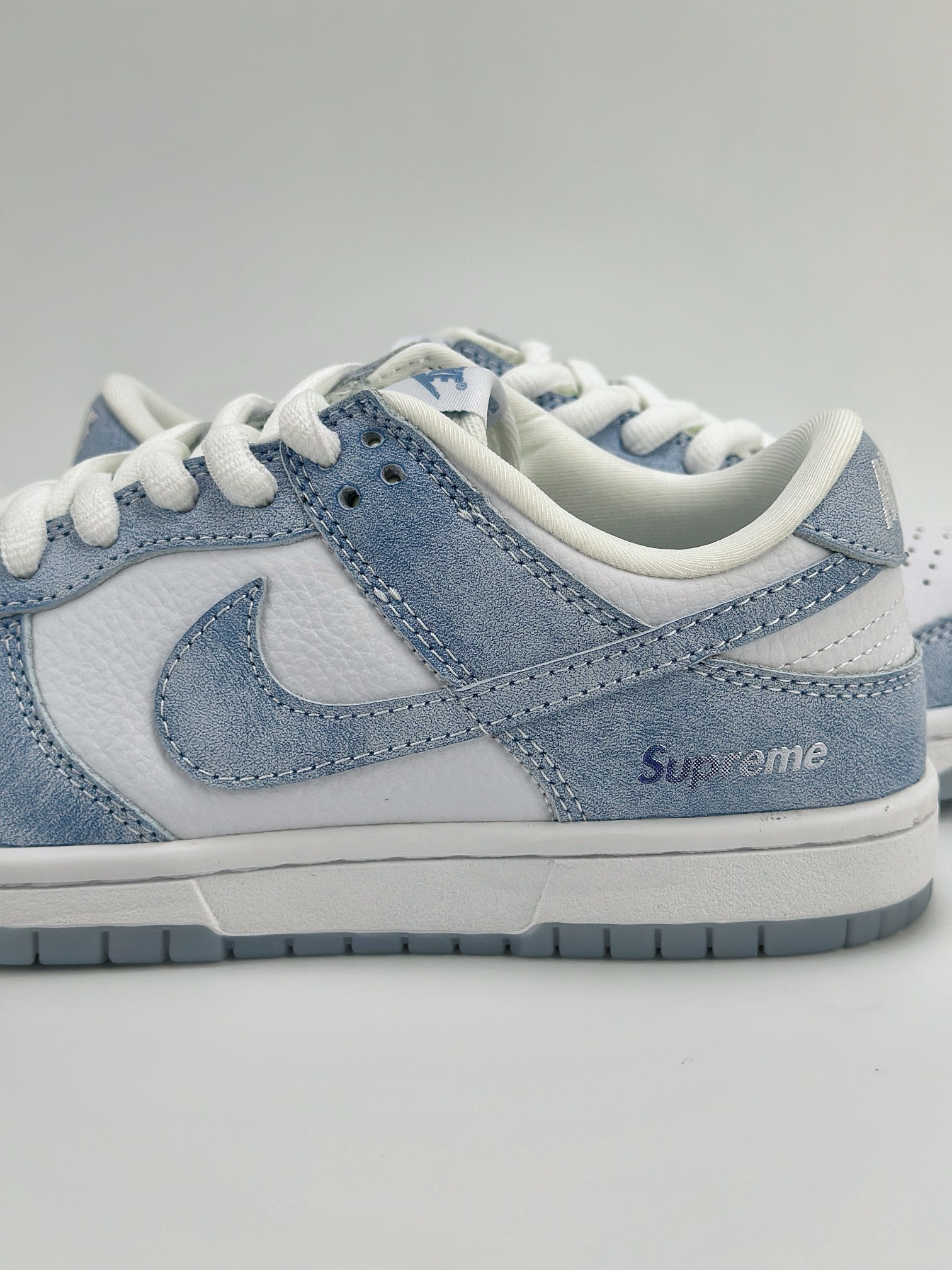 Nike SB Dunk Low x Supreme 白湖水蓝小钩 JH8039-939