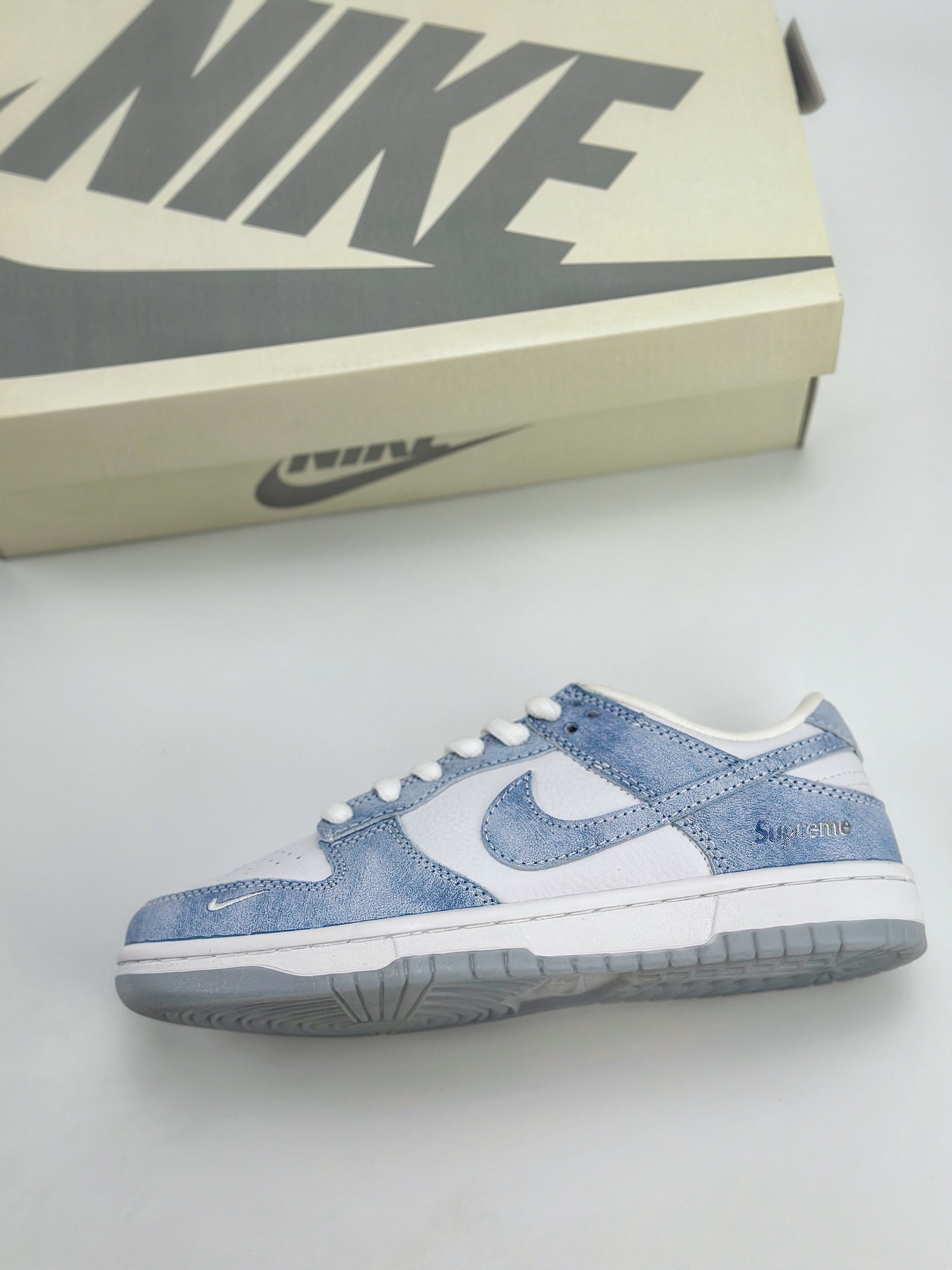 Nike SB Dunk Low x Supreme 白湖水蓝小钩 JH8039-939