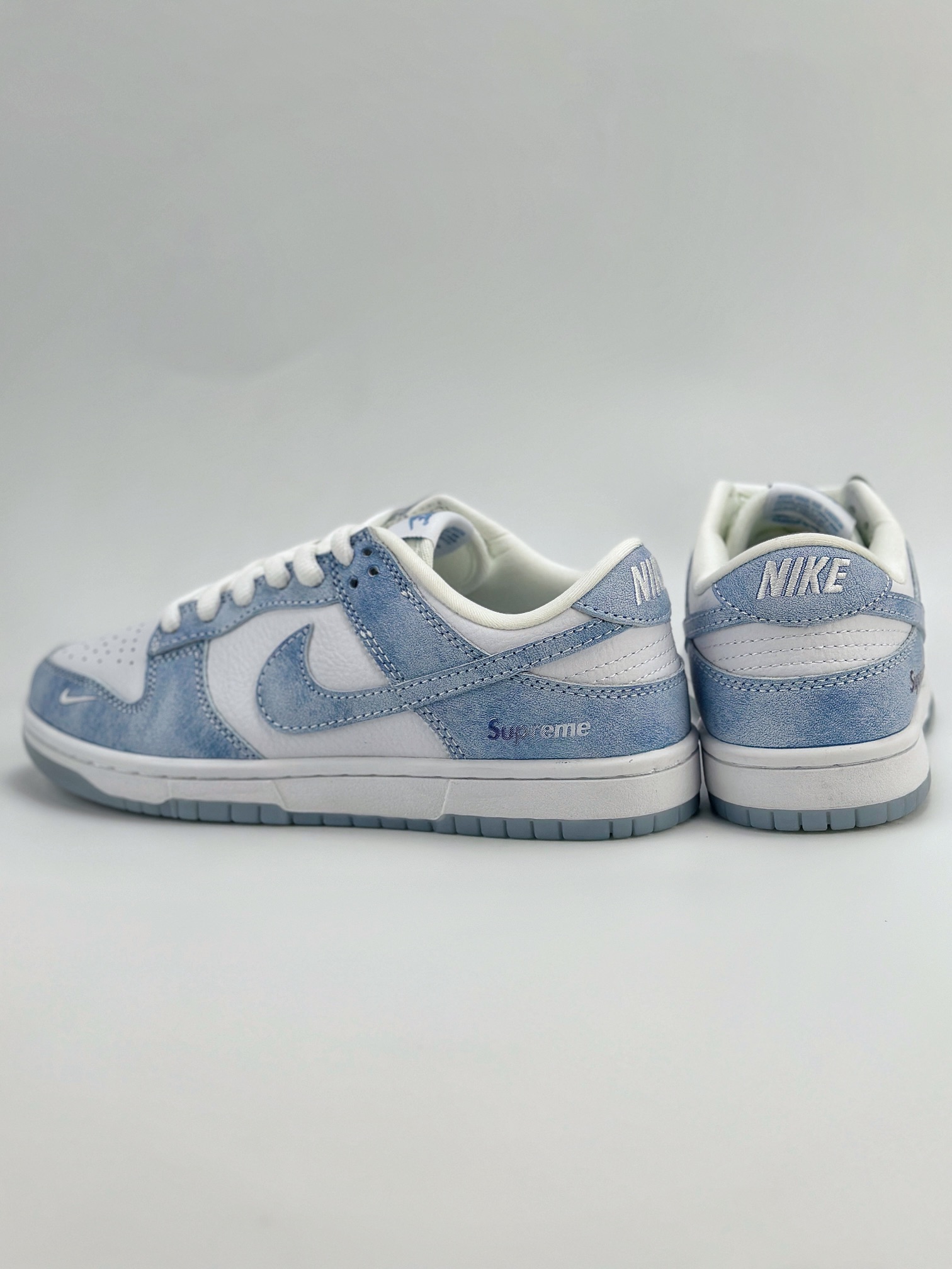 Nike SB Dunk Low x Supreme 白湖水蓝小钩 JH8039-939