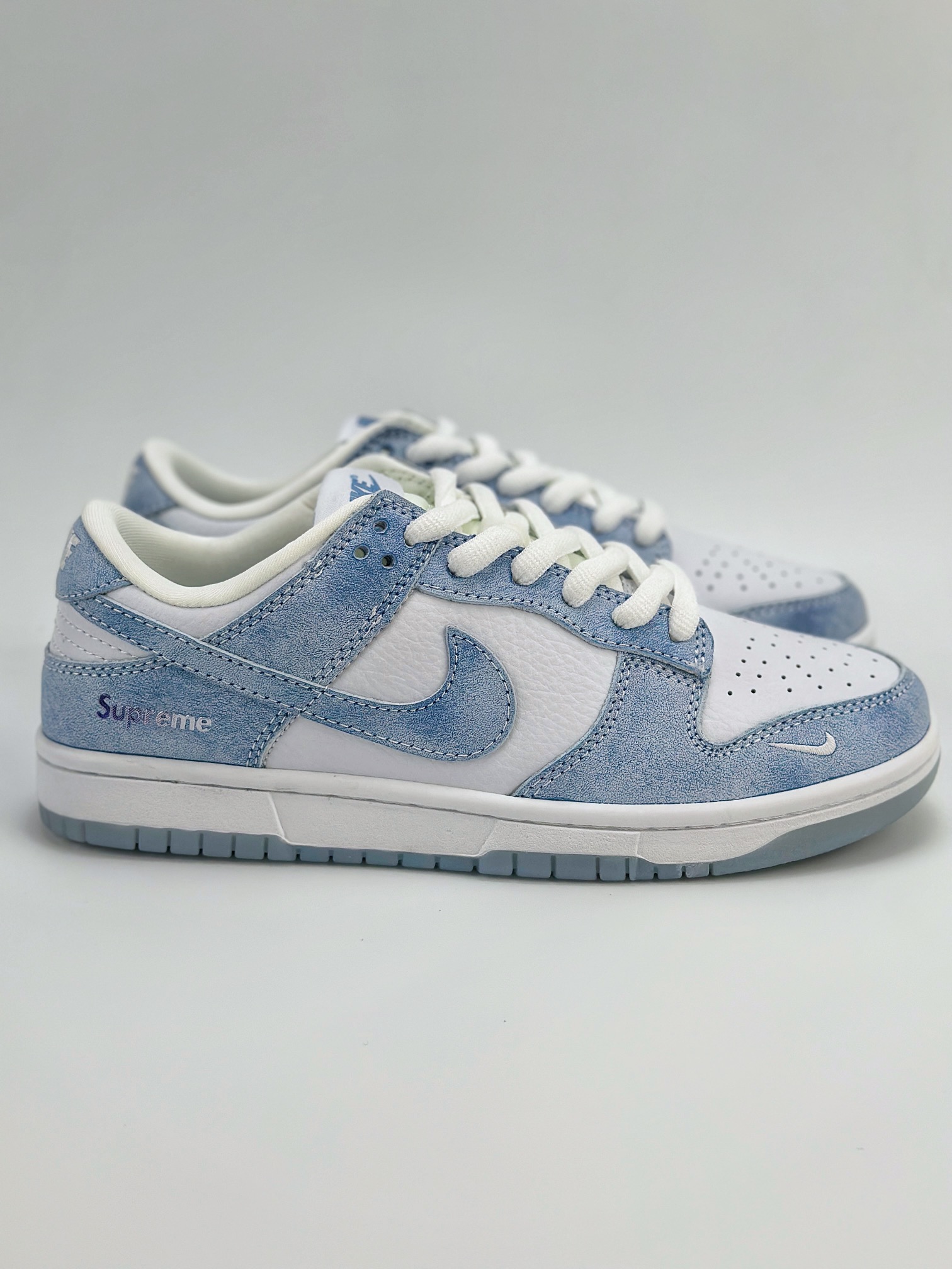 Nike SB Dunk Low x Supreme 白湖水蓝小钩 JH8039-939