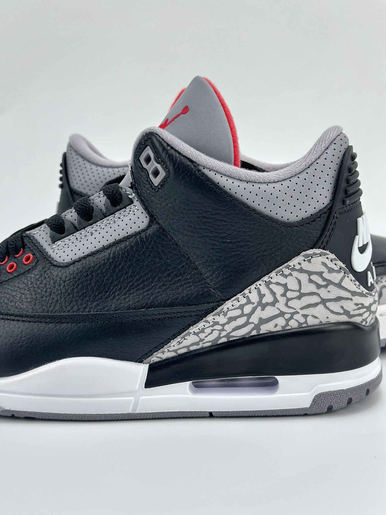 Nike Air Jordan 4 Retro 乔丹三代 ”Black Cement Reimaginde” 灰黑 DN3707-010