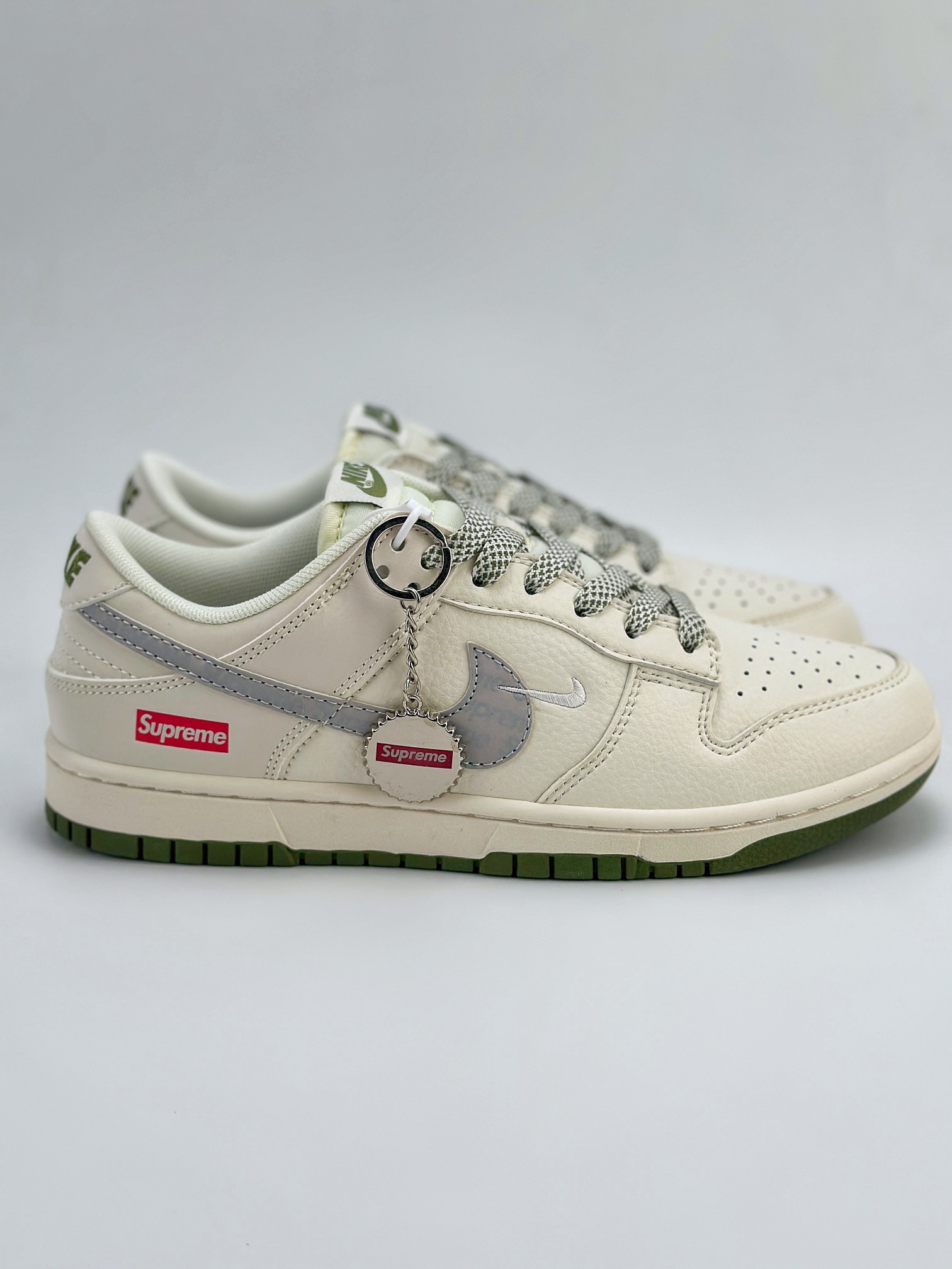 Nike SB Dunk Low x Supreme 米白小钩满天星 XX2025-300