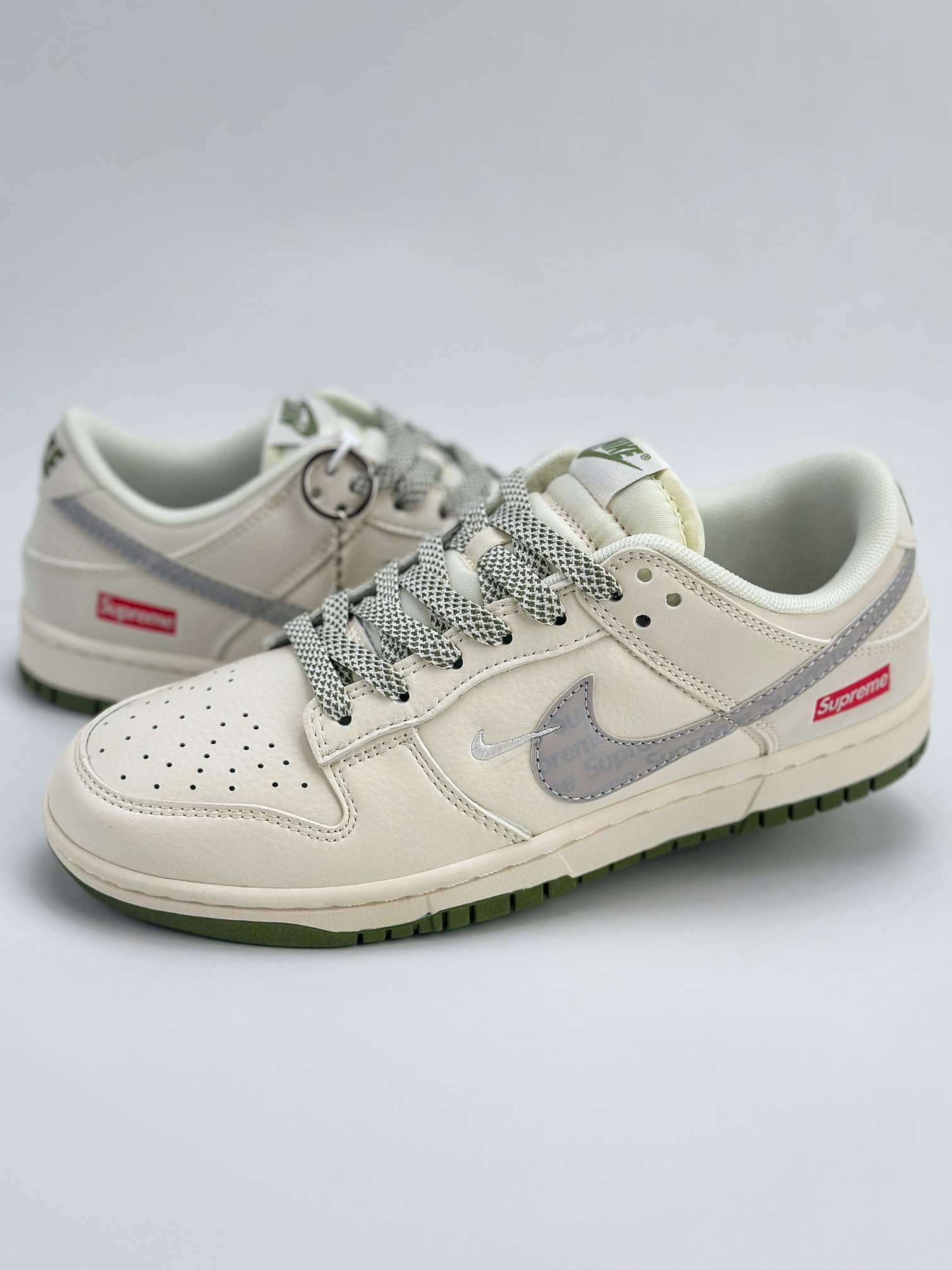 Nike SB Dunk Low x Supreme 米白小钩满天星 XX2025-300