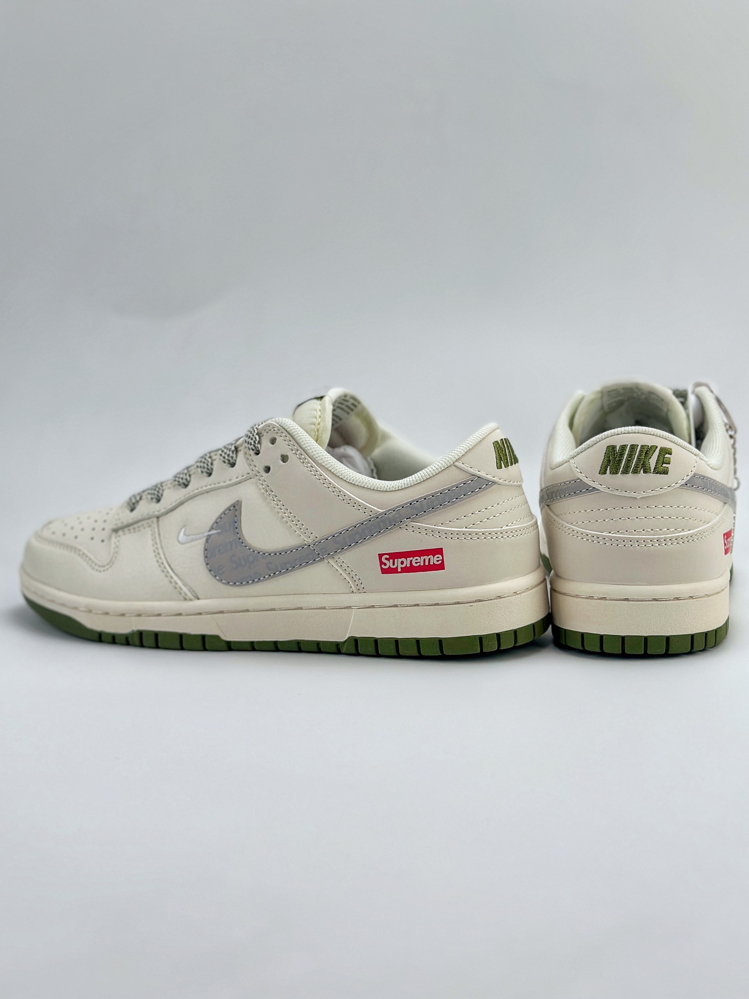 Nike SB Dunk Low x Supreme 米白小钩满天星 XX2025-300