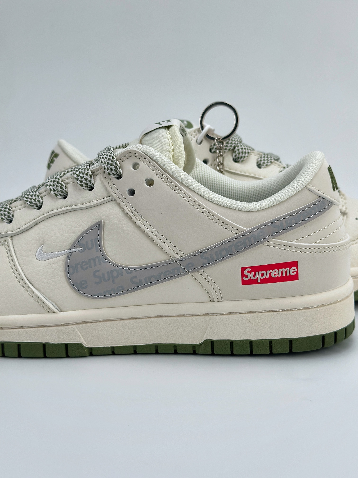 Nike SB Dunk Low x Supreme 米白小钩满天星 XX2025-300