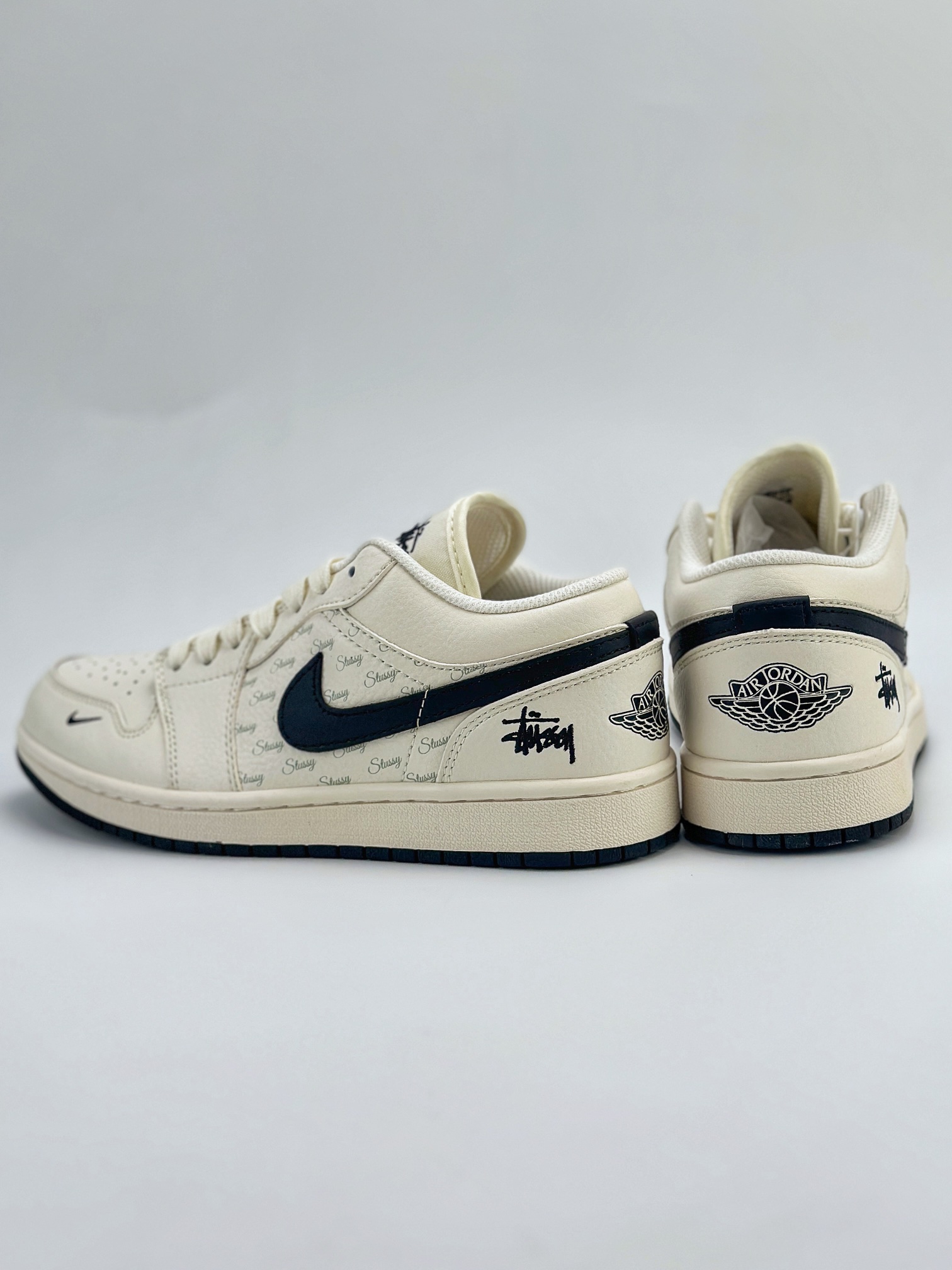 Air Jordan 1 Retro Low x Stussy 斯图西白黑小钩 SJ9950-008