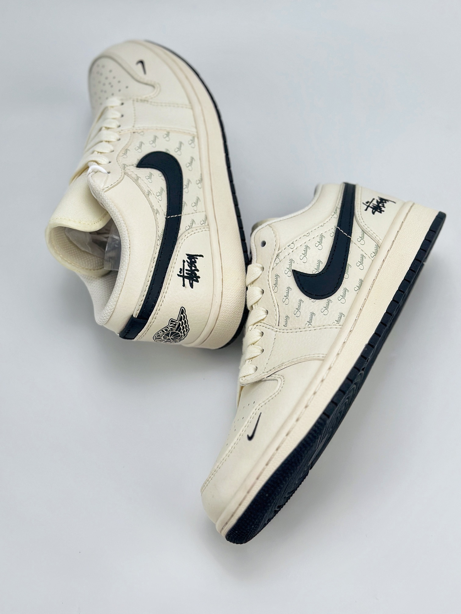 Air Jordan 1 Retro Low x Stussy 斯图西白黑小钩 SJ9950-008