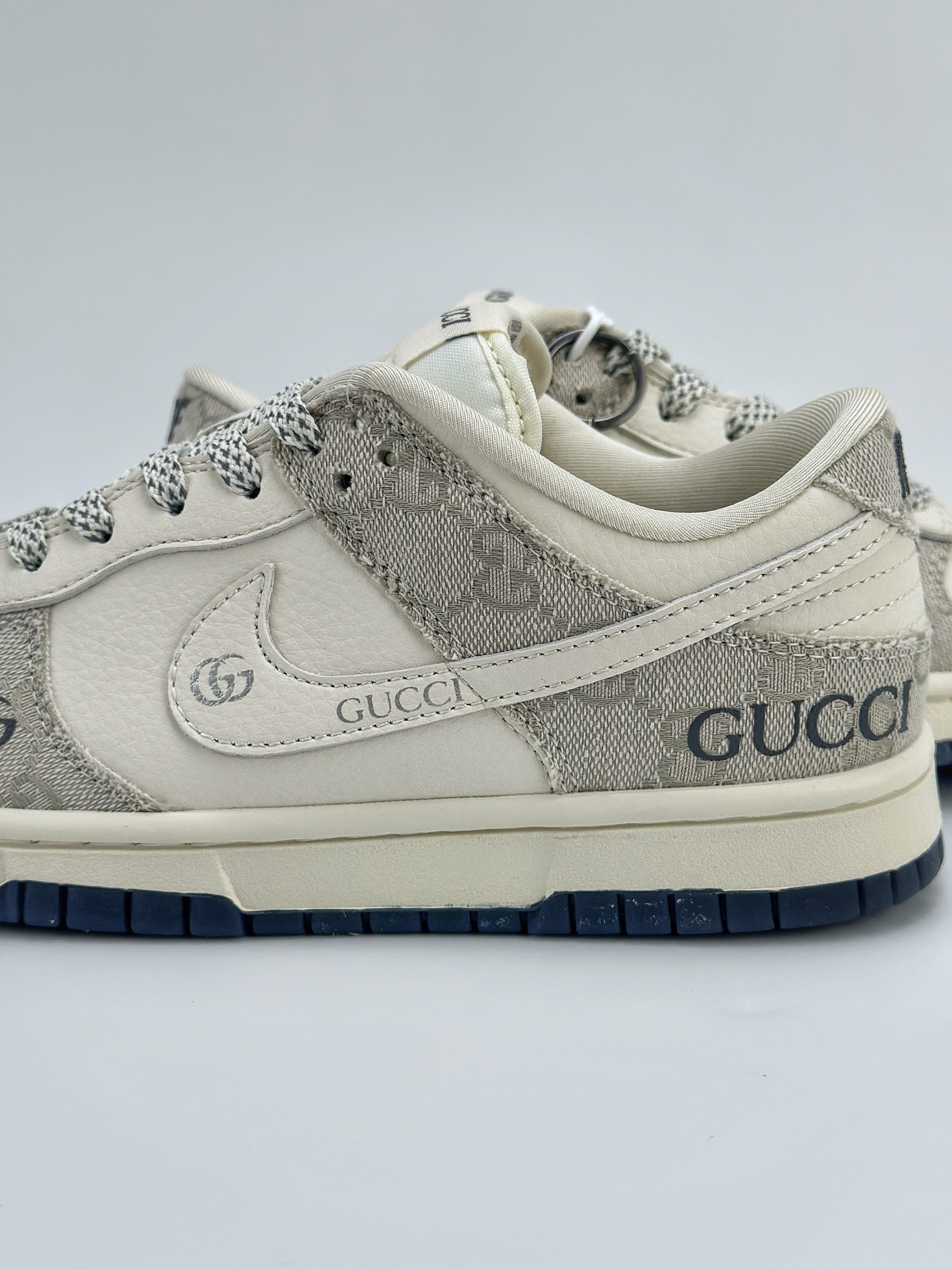 NIKE SB Dunk Low x GUCCI 白灰 CF3688-003