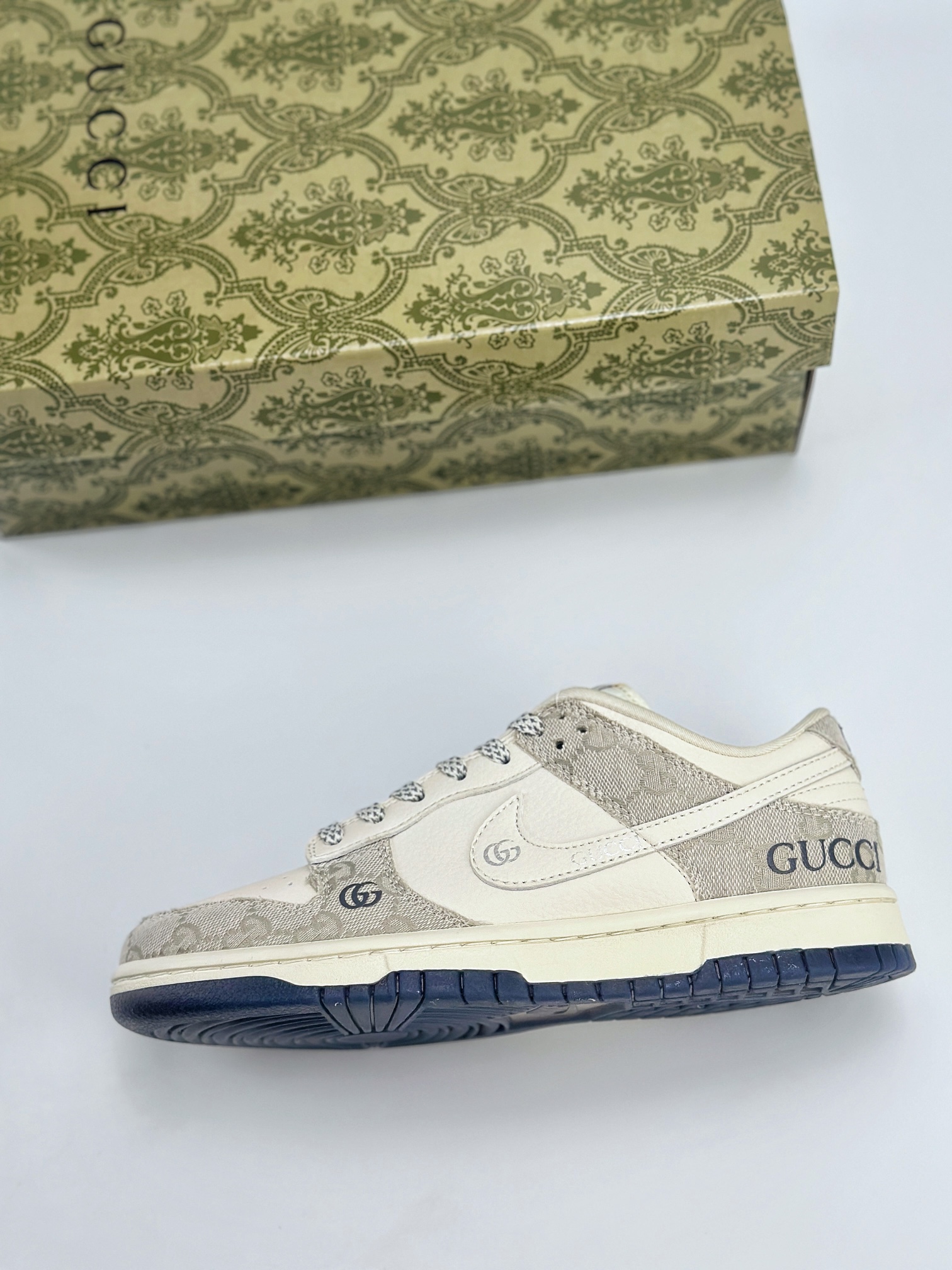 NIKE SB Dunk Low x GUCCI 白灰 CF3688-003