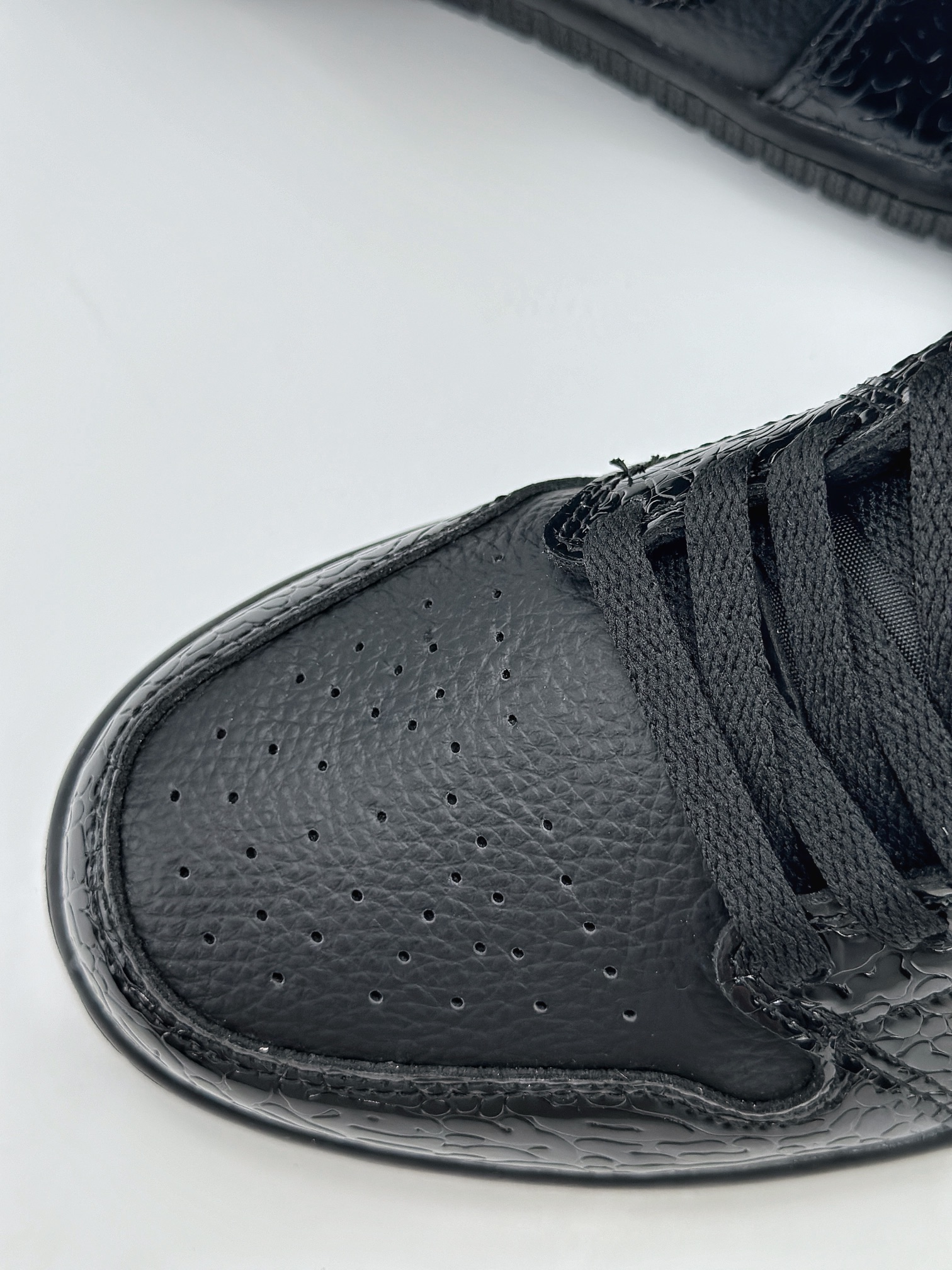 Air Jordan 1 Retro Low ”Black Croc” 漆皮黑 HJ7743-010