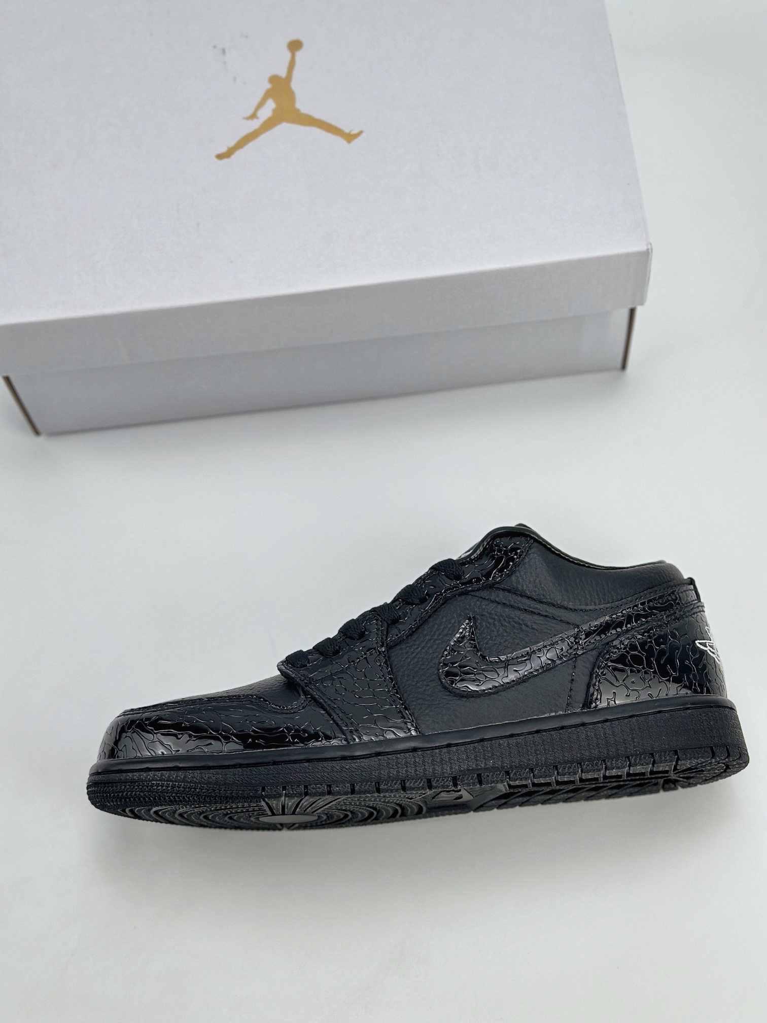 Air Jordan 1 Retro Low ”Black Croc” 漆皮黑 HJ7743-010