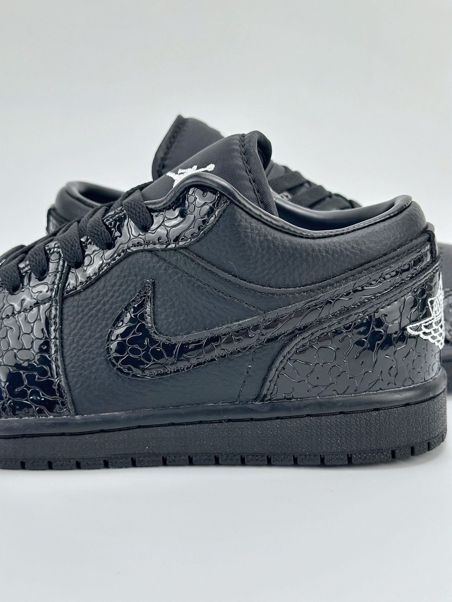 Air Jordan 1 Retro Low ”Black Croc” 漆皮黑 HJ7743-010