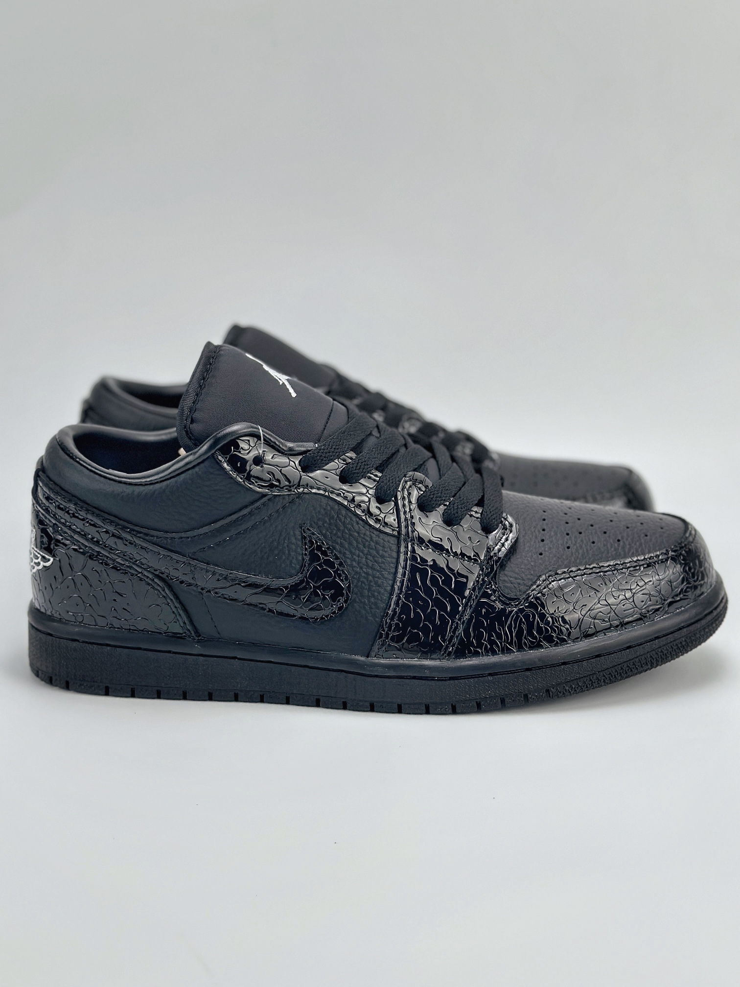 Air Jordan 1 Retro Low ”Black Croc” 漆皮黑 HJ7743-010