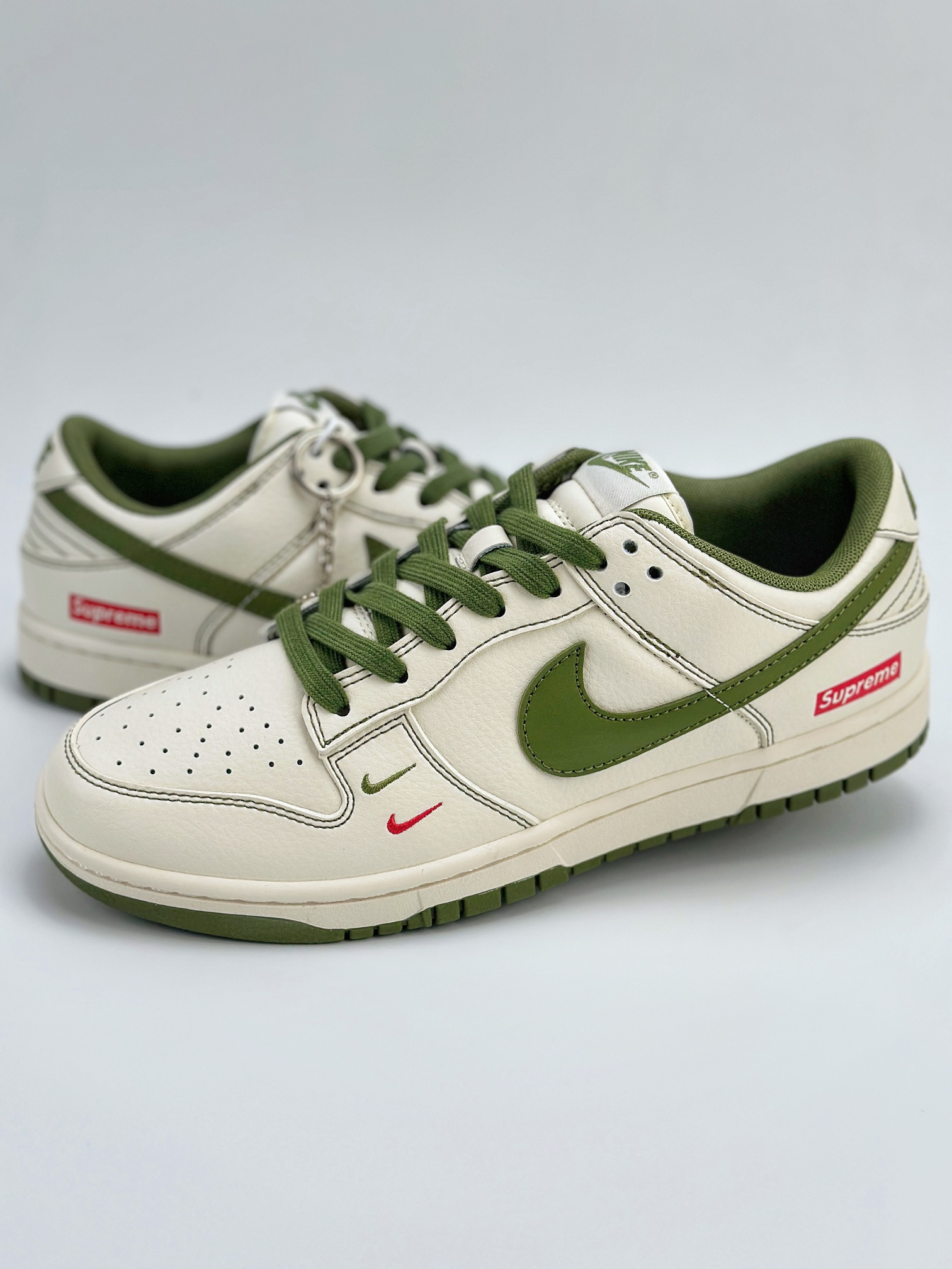 Nike SB Dunk Low x Supreme 白绿双小钩 XX2025-319