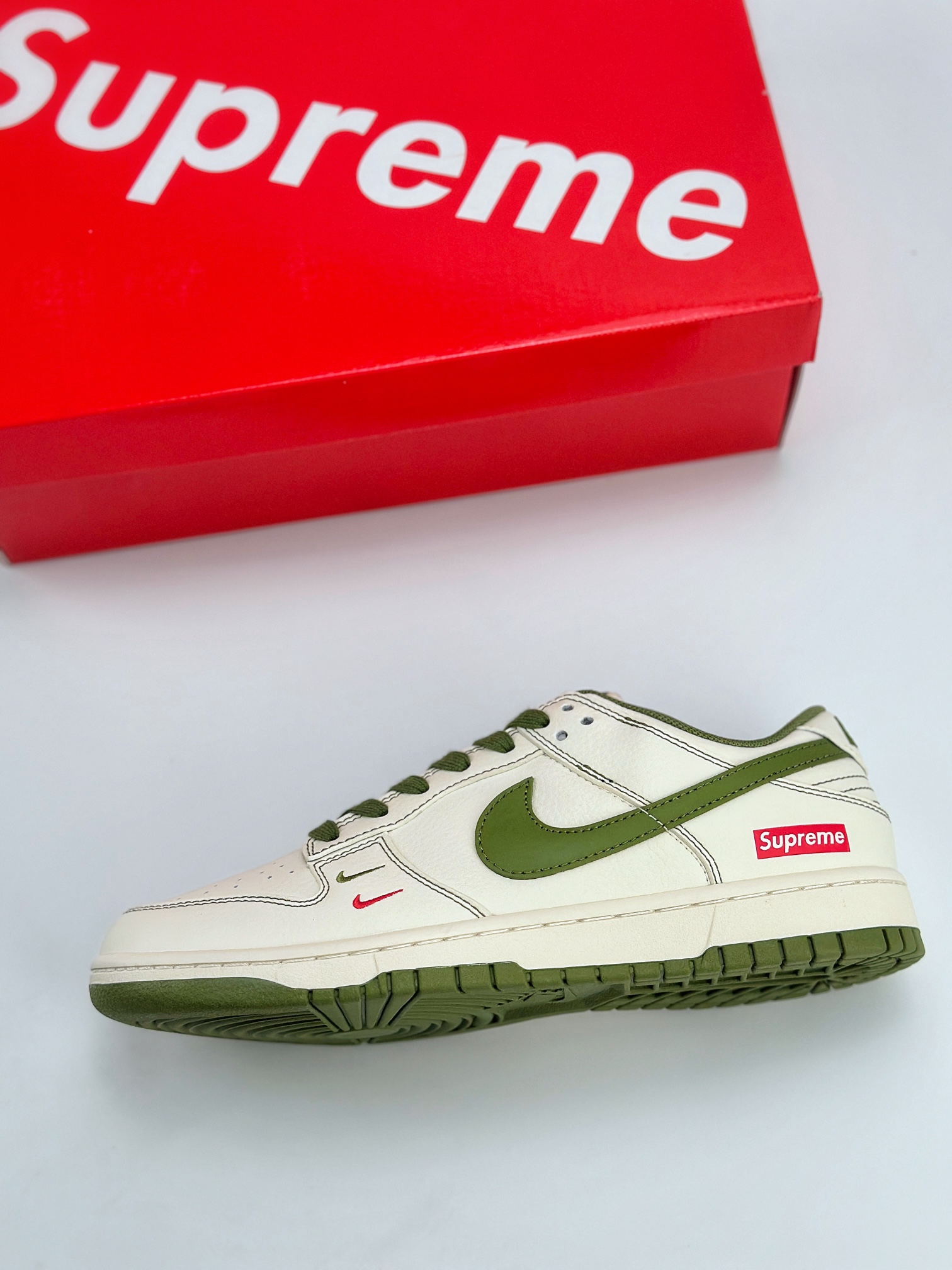 Nike SB Dunk Low x Supreme 白绿双小钩 XX2025-319