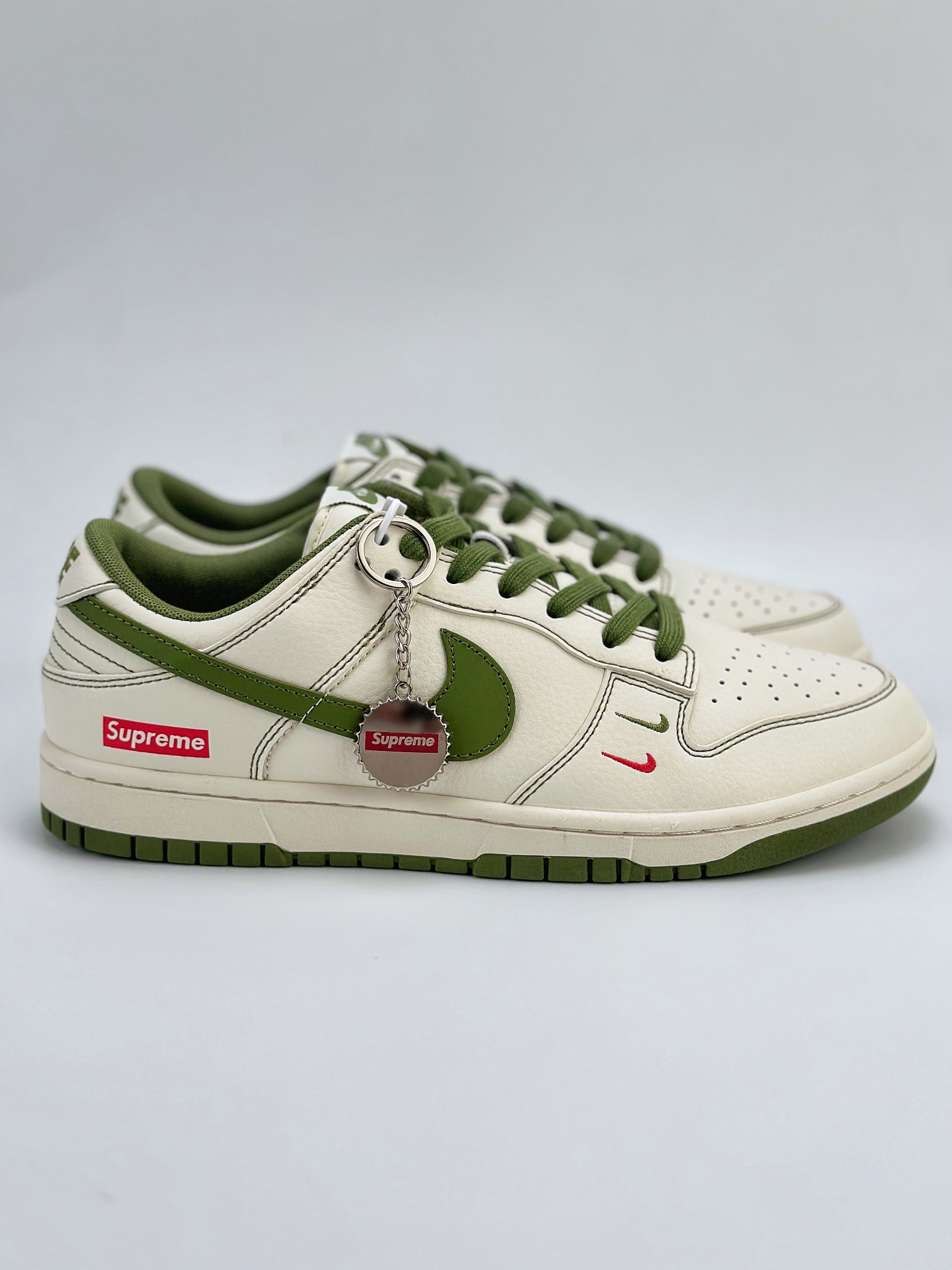 Nike SB Dunk Low x Supreme 白绿双小钩 XX2025-319