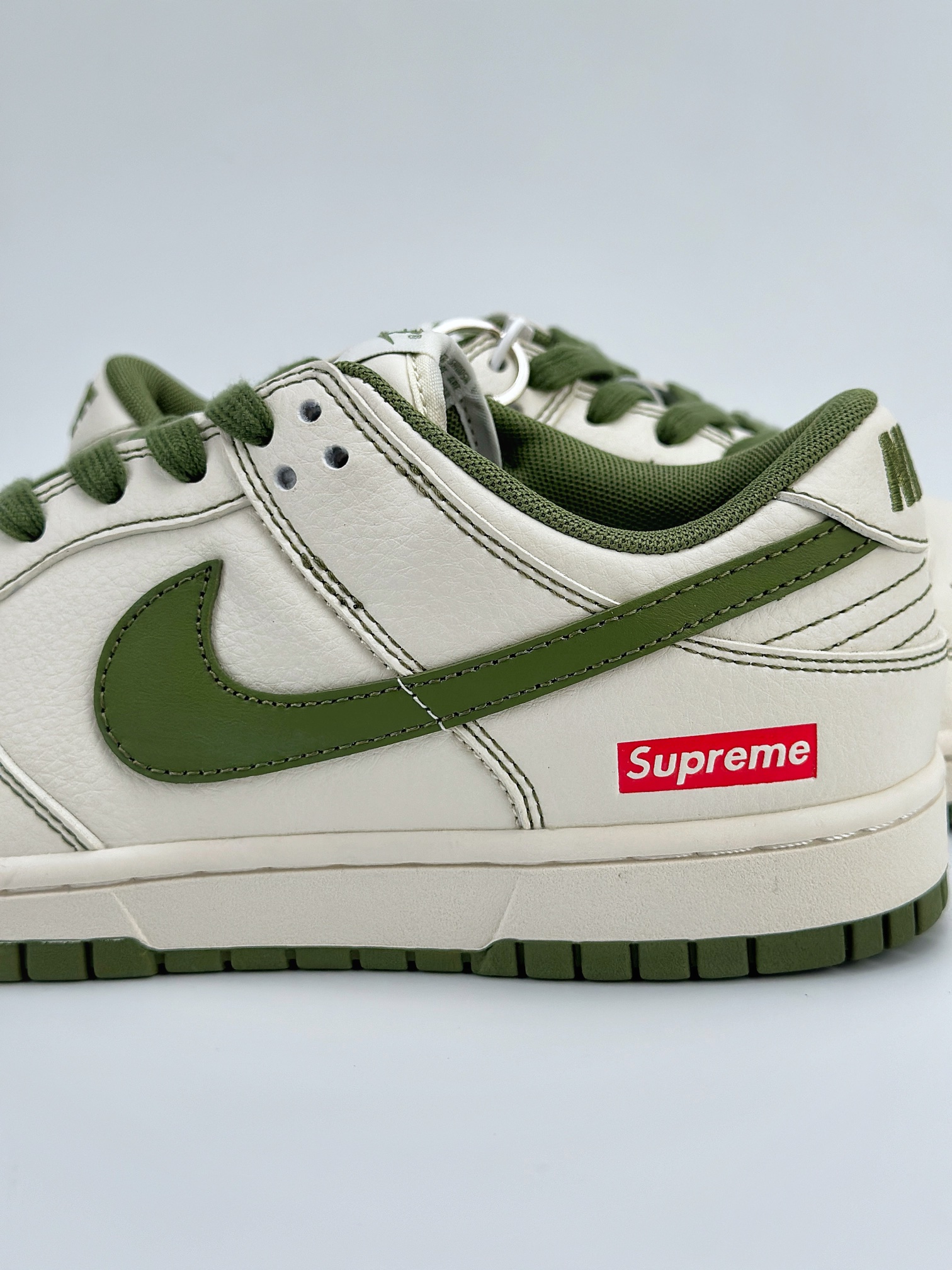 Nike SB Dunk Low x Supreme 白绿双小钩 XX2025-319