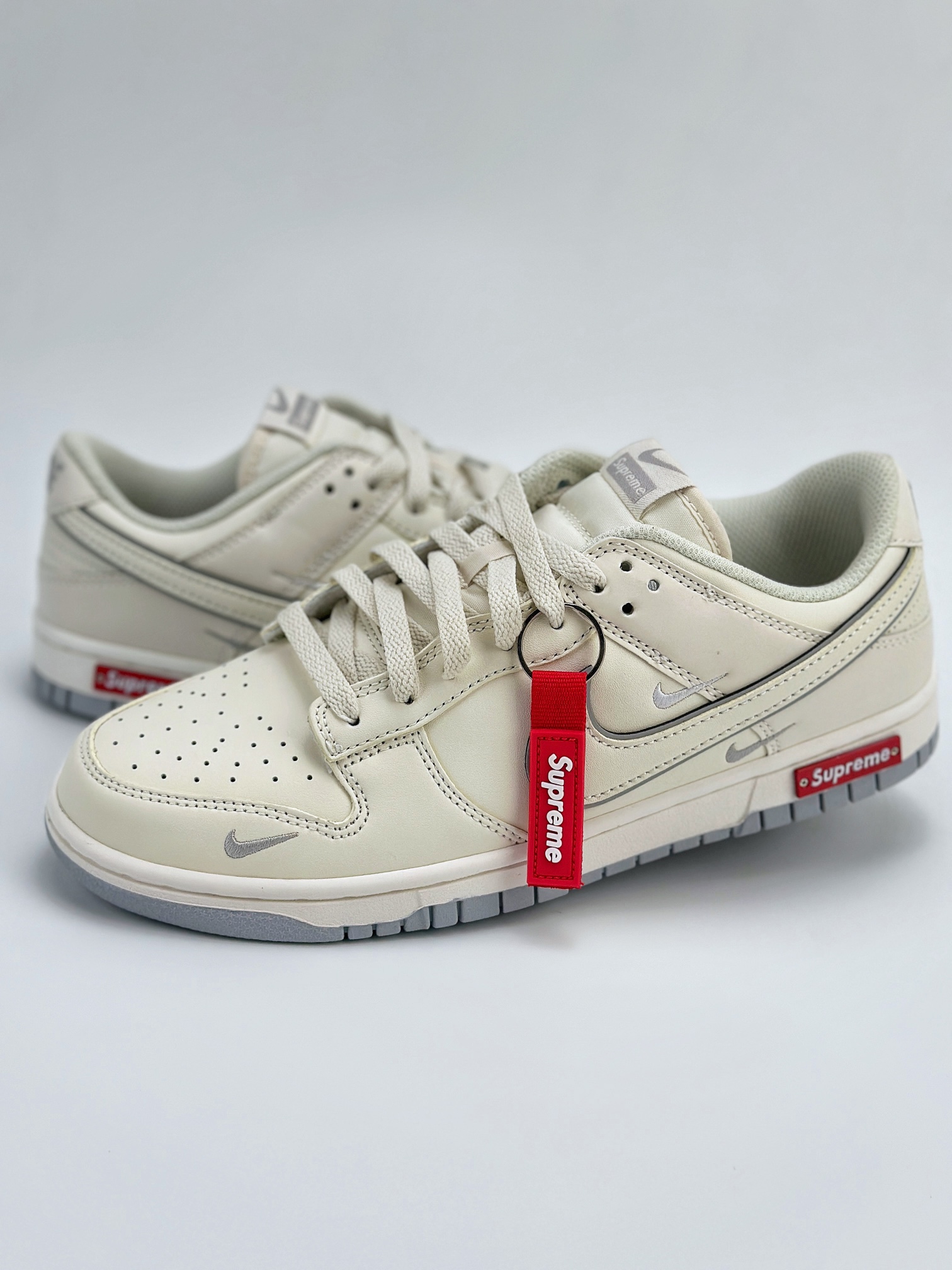 Nike SB Dunk Low x Supreme 白灰三小钩 DJ2024-005