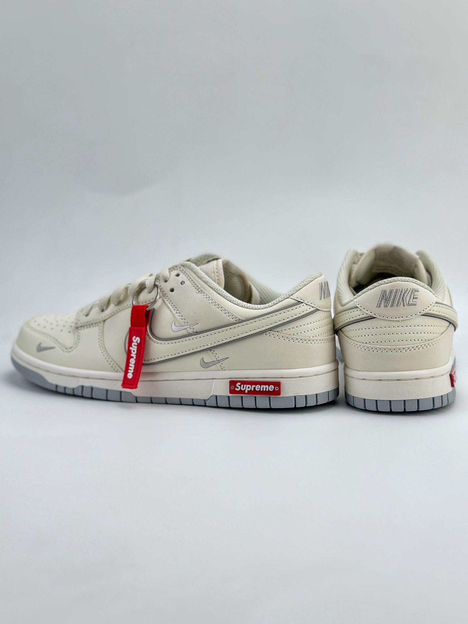 Nike SB Dunk Low x Supreme 白灰三小钩 DJ2024-005