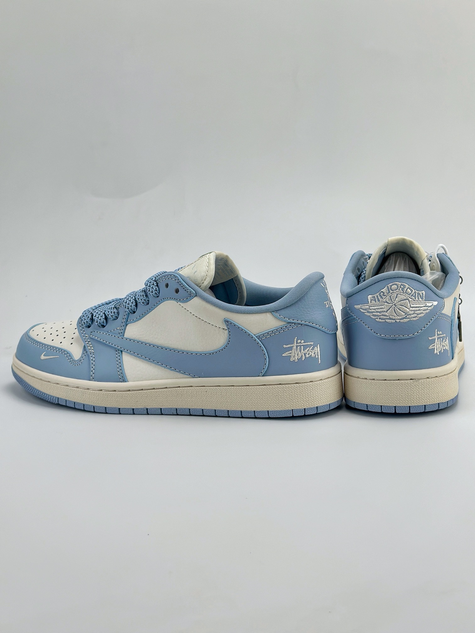 Travis Scott x Nike Air Jordan 1 Low x Stussy 三方联名 Air Jordan 1 Low 反转米白天蓝倒钩 BB6588-101