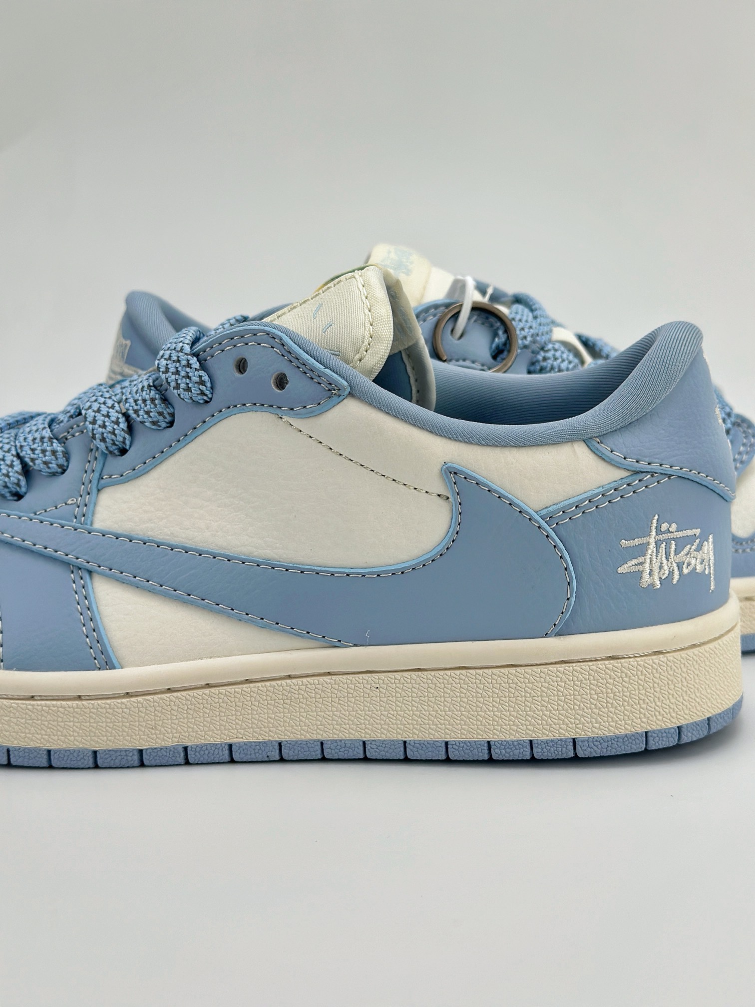 Travis Scott x Nike Air Jordan 1 Low x Stussy 三方联名 Air Jordan 1 Low 反转米白天蓝倒钩 BB6588-101