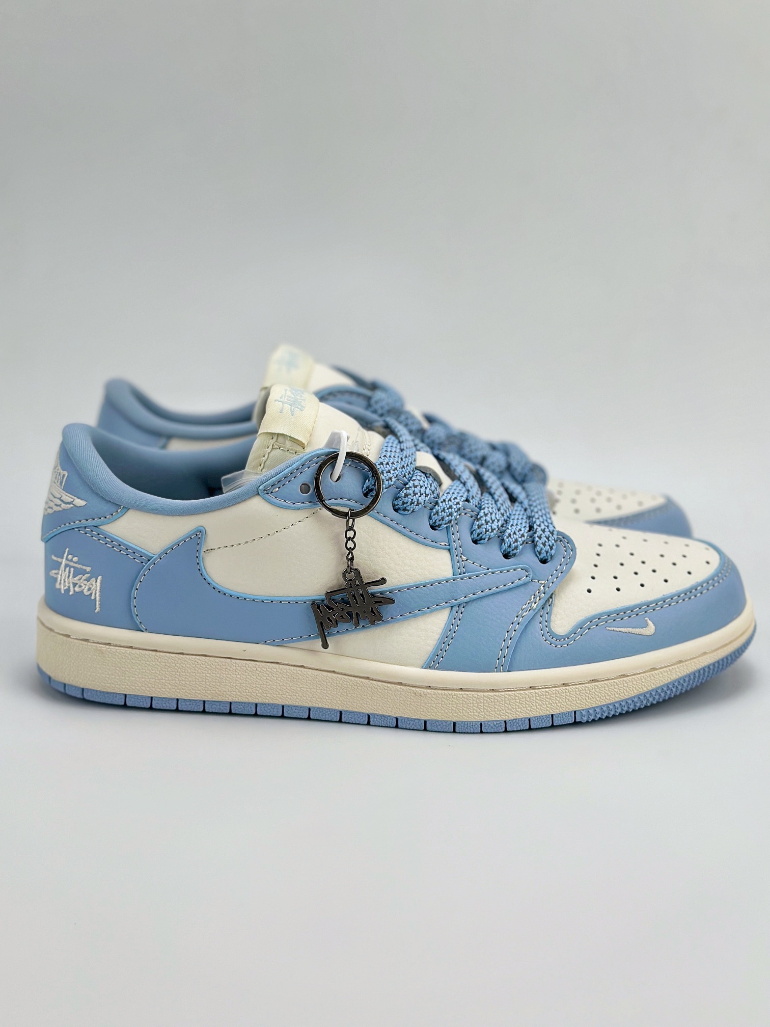 Travis Scott x Nike Air Jordan 1 Low x Stussy 三方联名 Air Jordan 1 Low 反转米白天蓝倒钩 BB6588-101