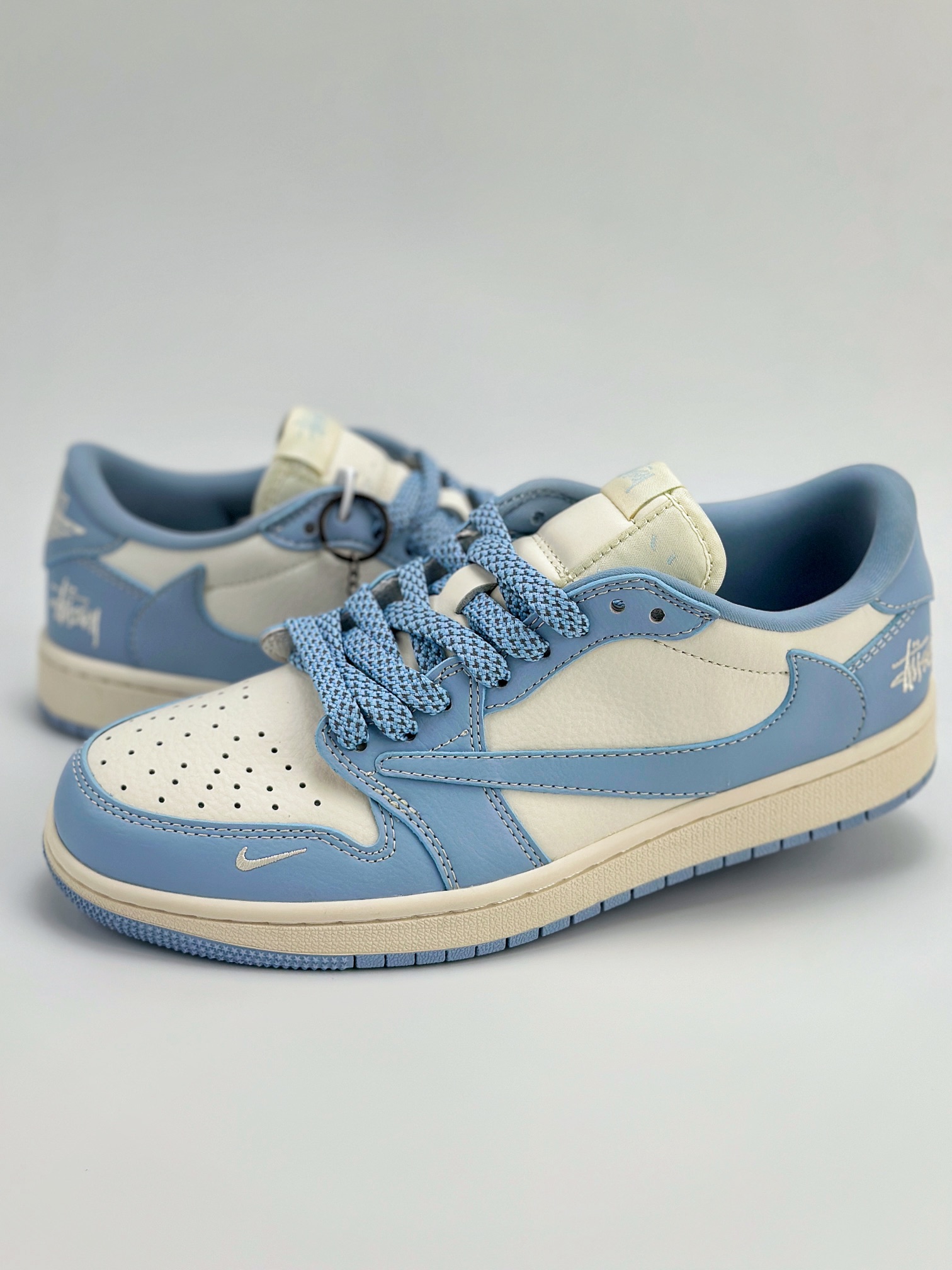 Travis Scott x Nike Air Jordan 1 Low x Stussy 三方联名 Air Jordan 1 Low 反转米白天蓝倒钩 BB6588-101