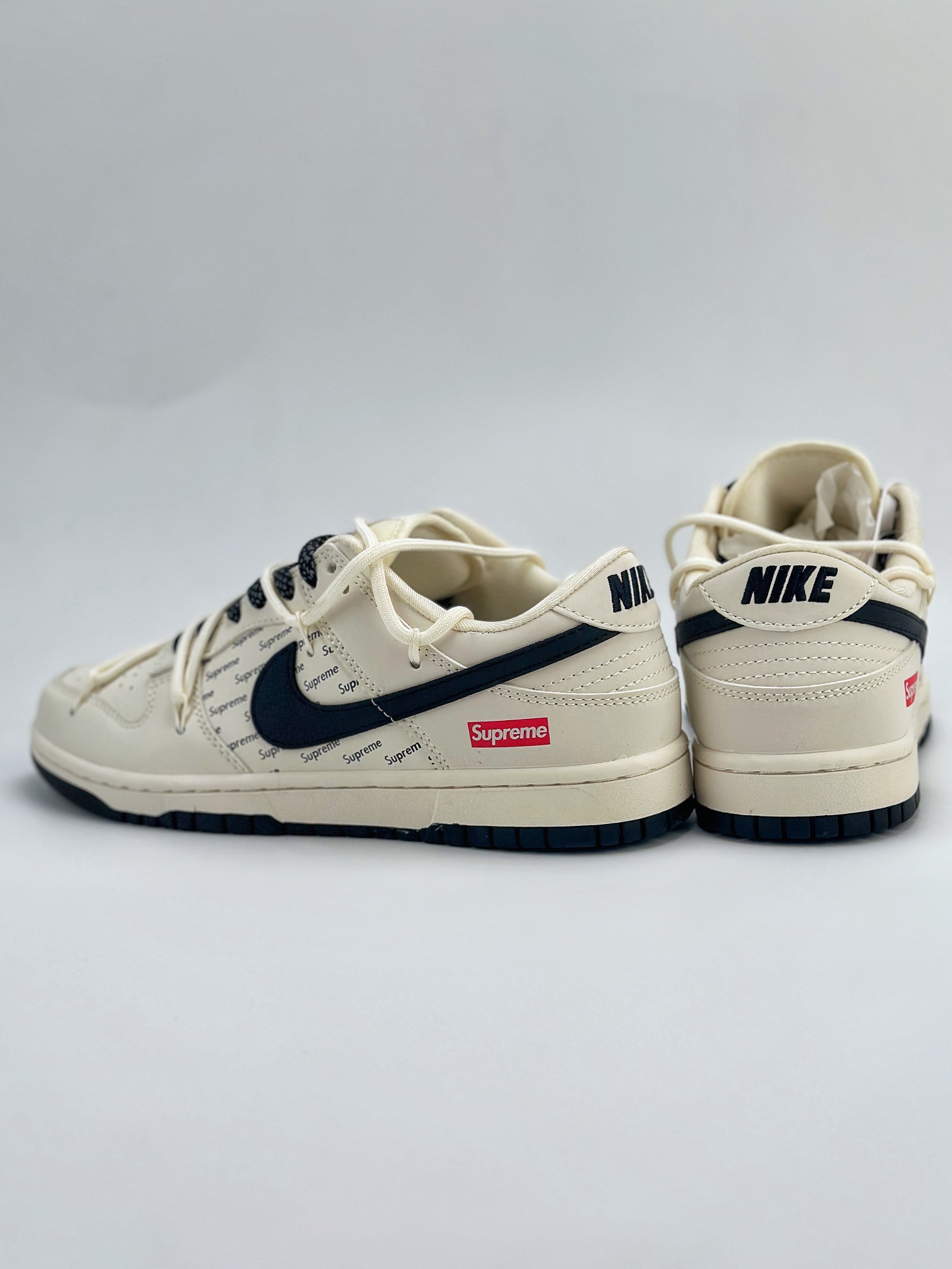 Nike SB Dunk Low x Supreme 米白黑绑带满天星 JJ5688-108