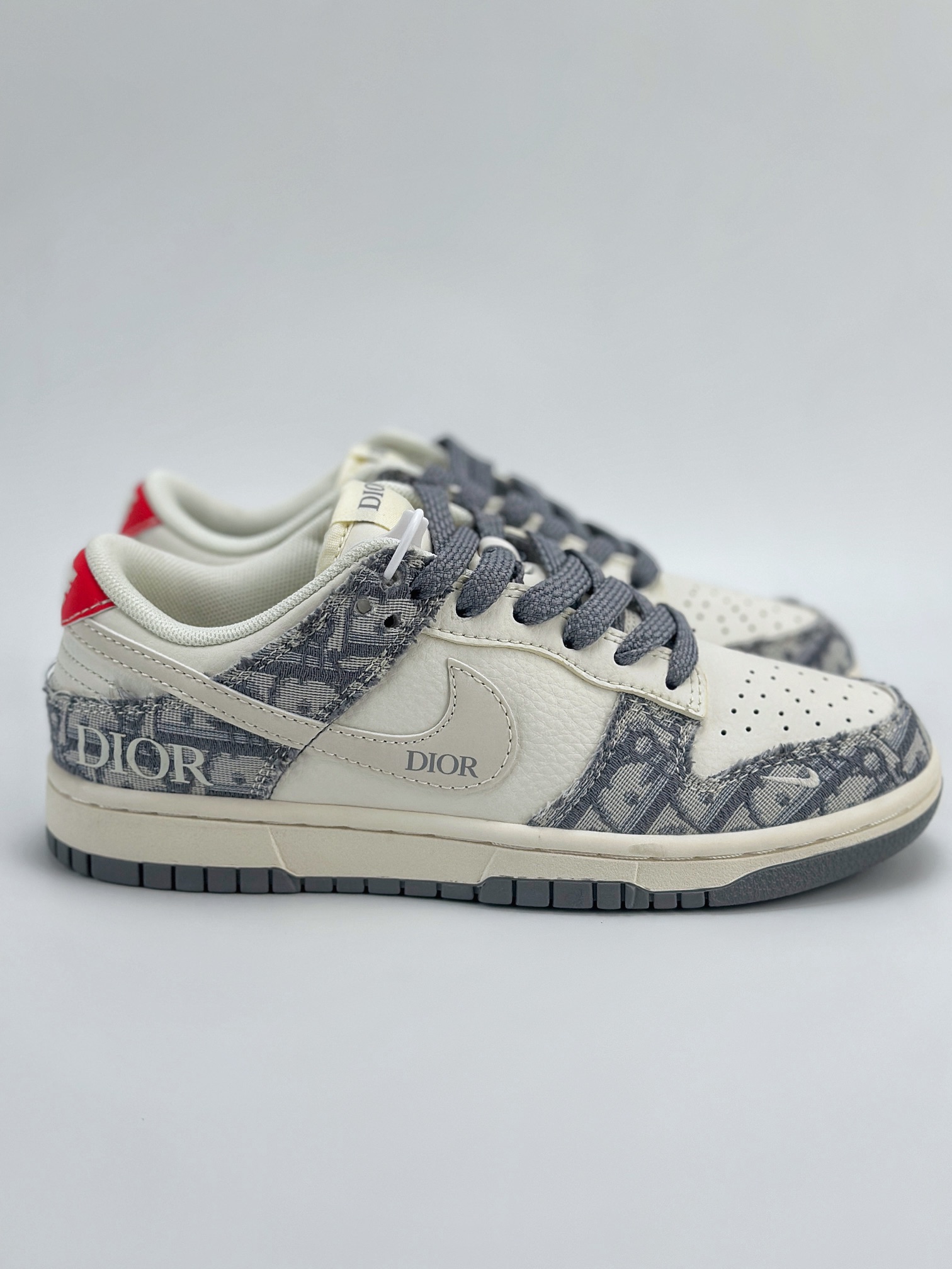 Nike SB Dunk Low x DIOR 白灰红 XY1688-004