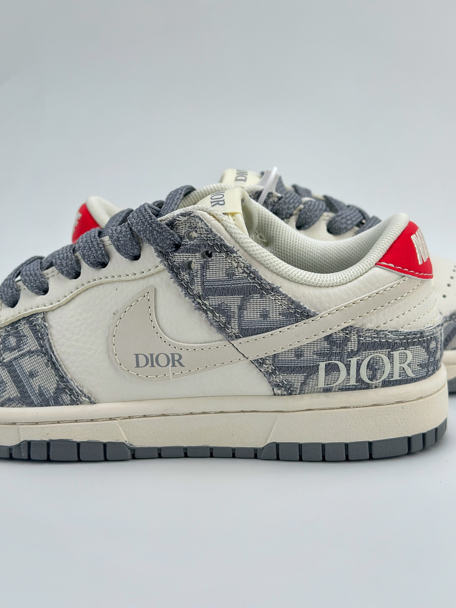 Nike SB Dunk Low x DIOR 白灰红 XY1688-004