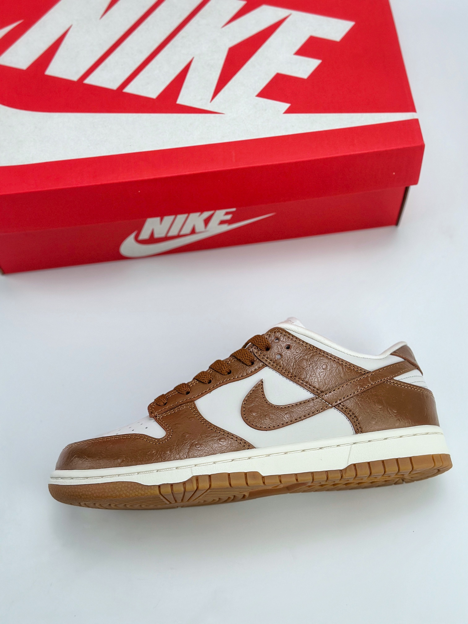 NIKE SB Dunk Low WMNS Lux ”Grandma Ale Brown” 白棕 FJ2260-001