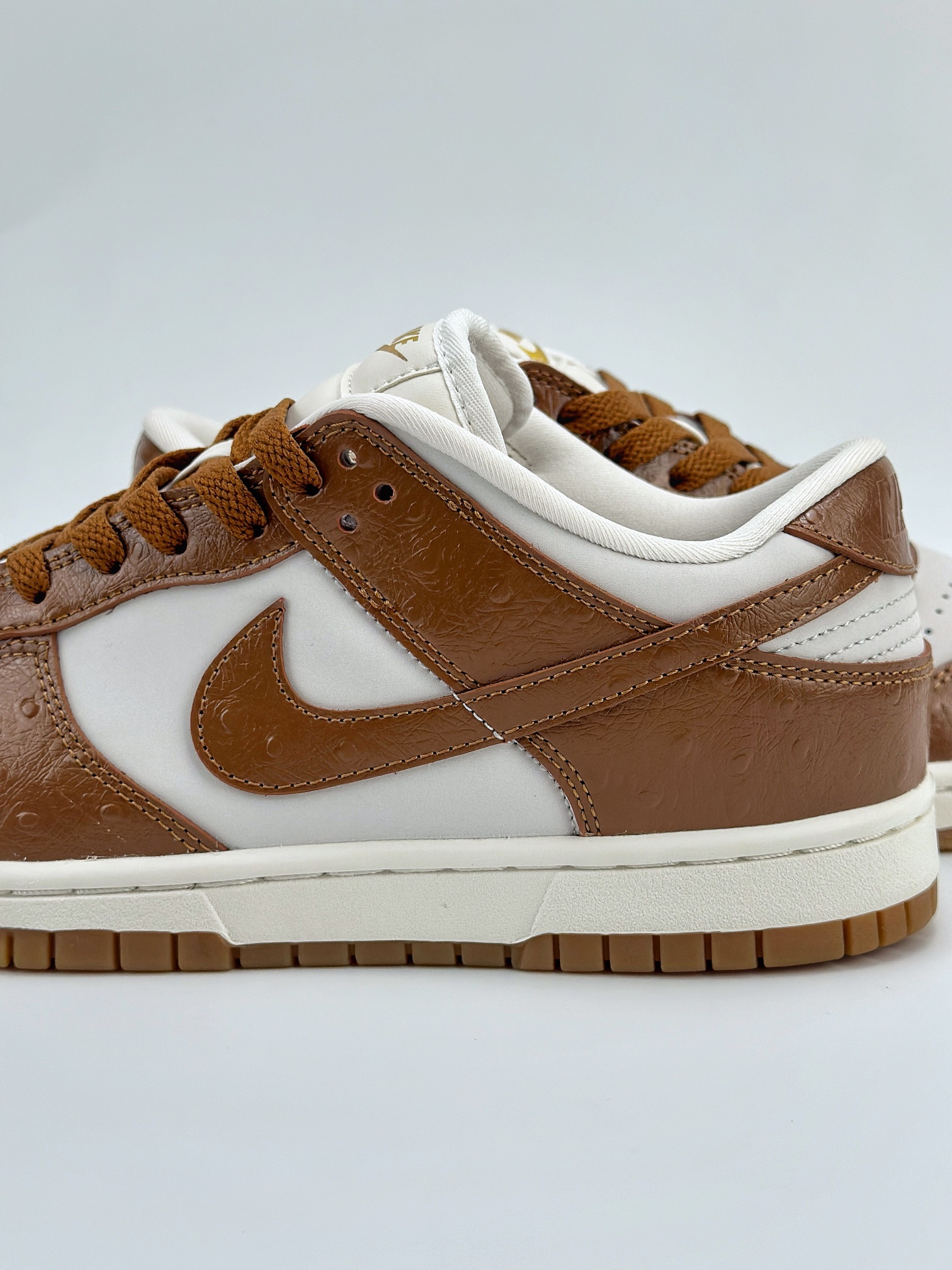 NIKE SB Dunk Low WMNS Lux ”Grandma Ale Brown” 白棕 FJ2260-001