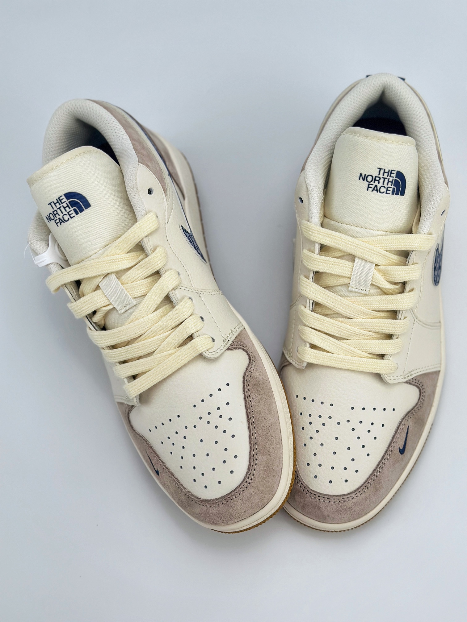 Air Jordan 1 Retro Low x CDG x The North Face 米白翻毛印花钩 LJ6688-001