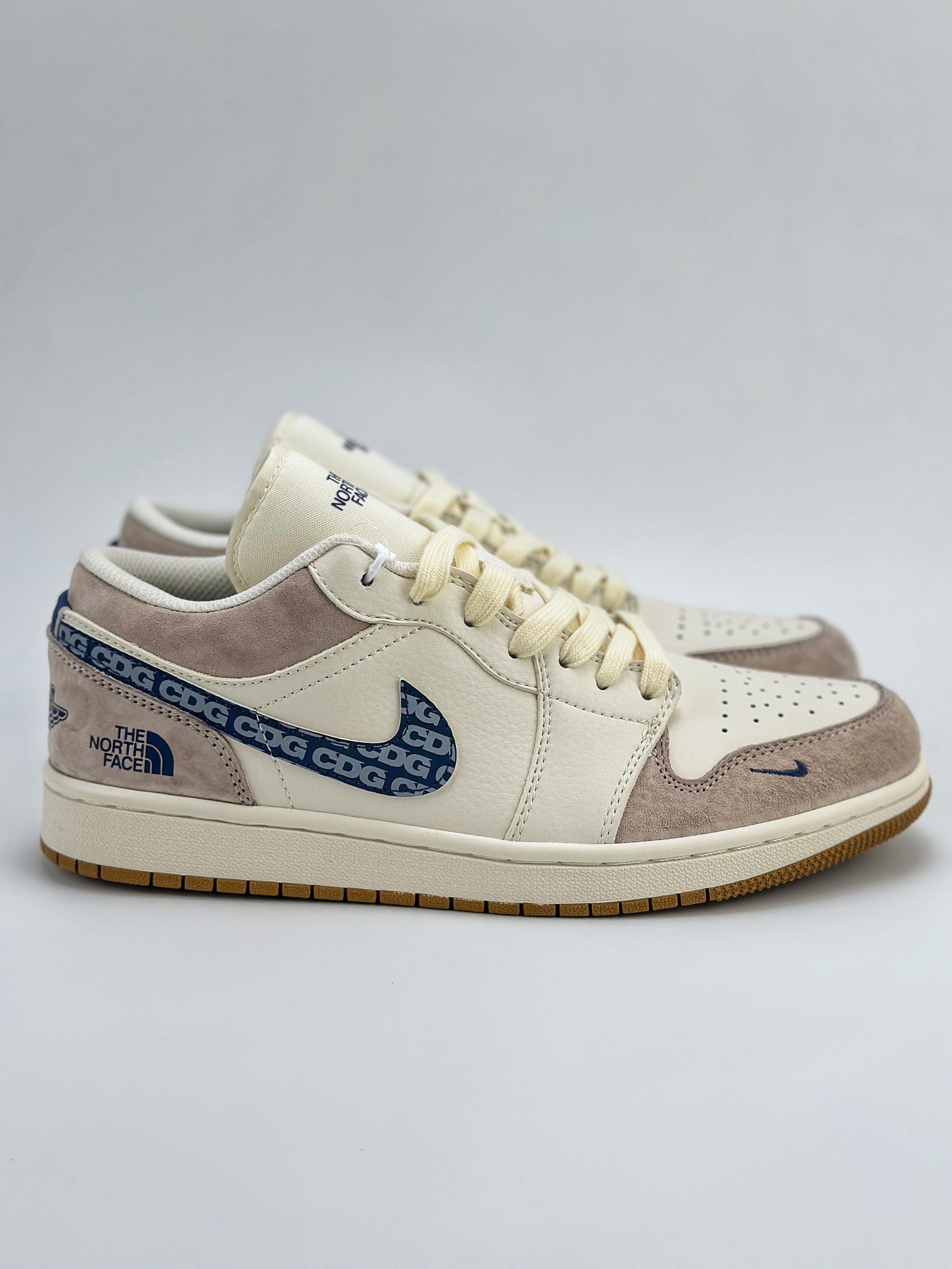 Air Jordan 1 Retro Low x CDG x The North Face 米白翻毛印花钩 LJ6688-001