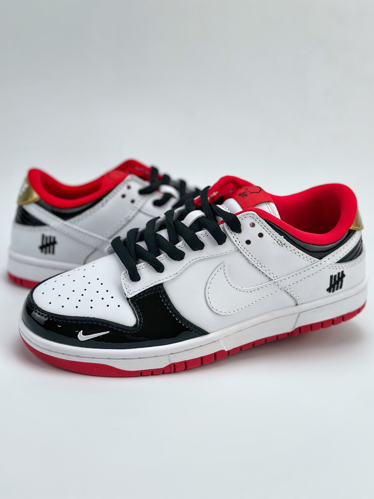 Nike SB Dunk Low x Undefeated 白黑红漆皮 XB3802-349