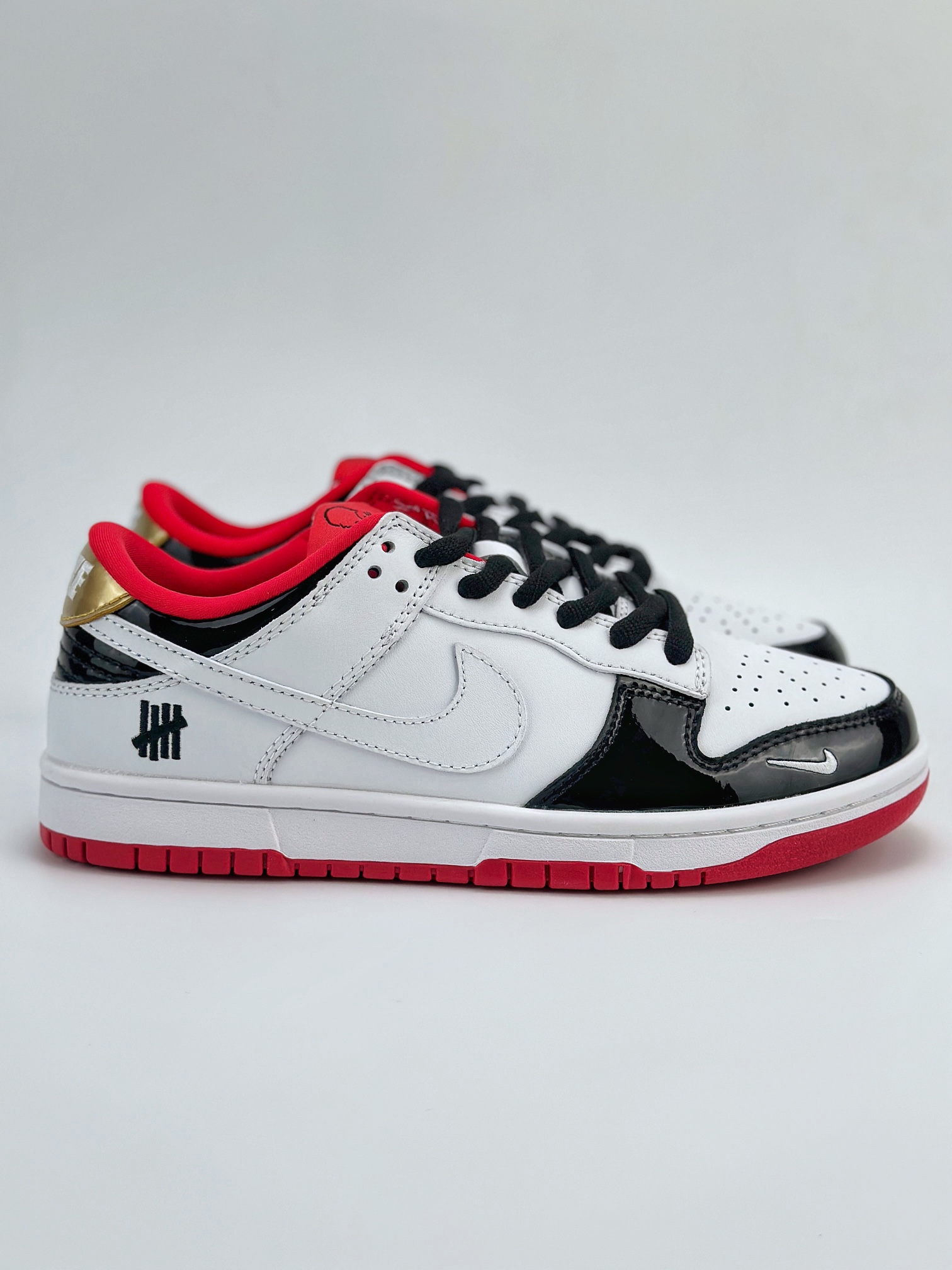 Nike SB Dunk Low x Undefeated 白黑红漆皮 XB3802-349