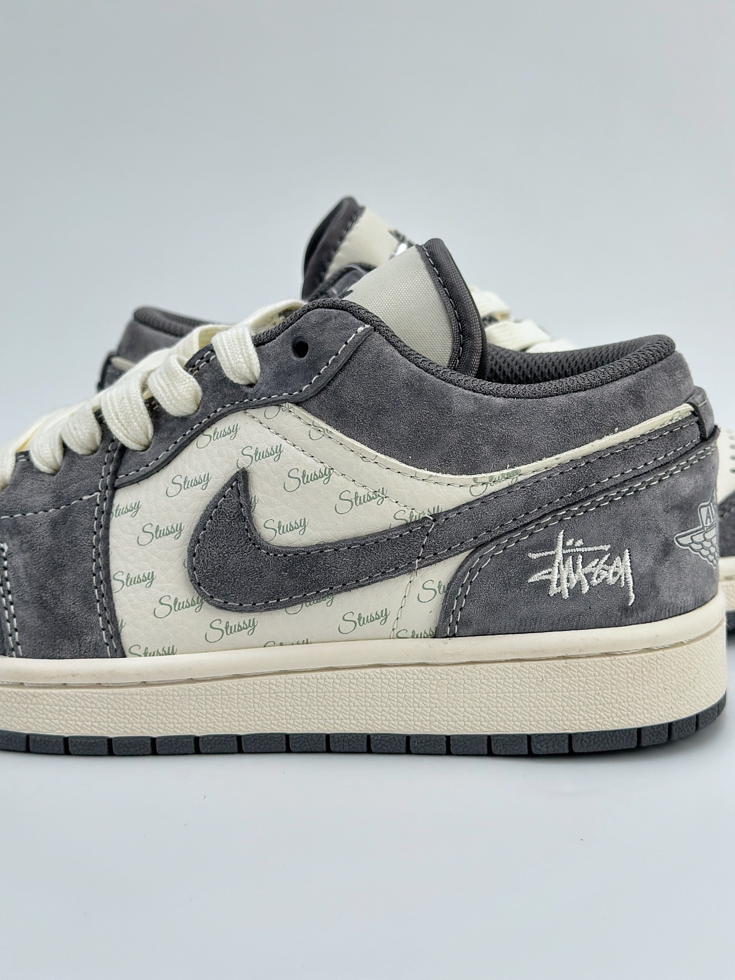 Air Jordan 1 Retro Low x Stussy 斯图西白灰翻毛 SJ9950-010