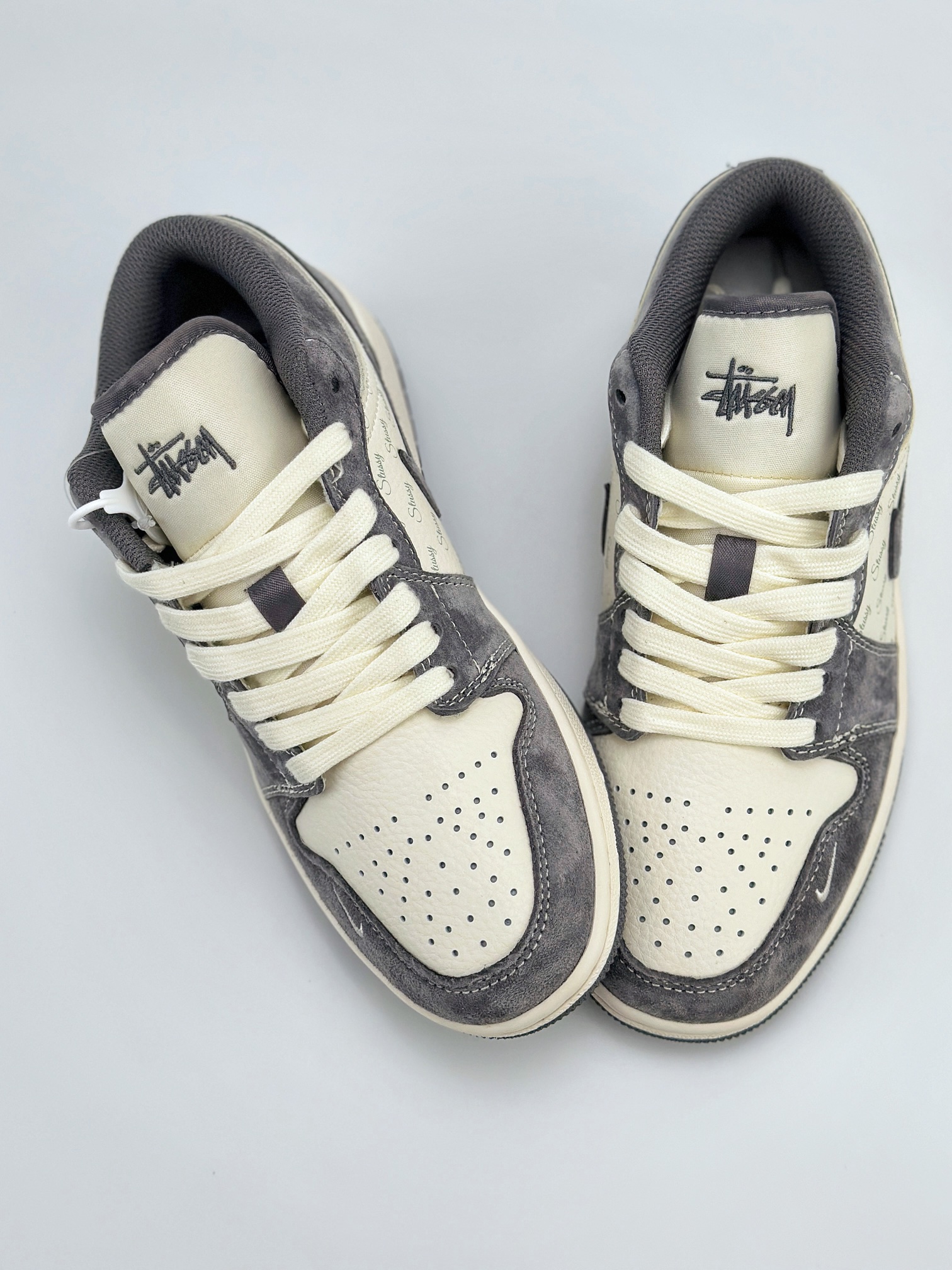 Air Jordan 1 Retro Low x Stussy 斯图西白灰翻毛 SJ9950-010