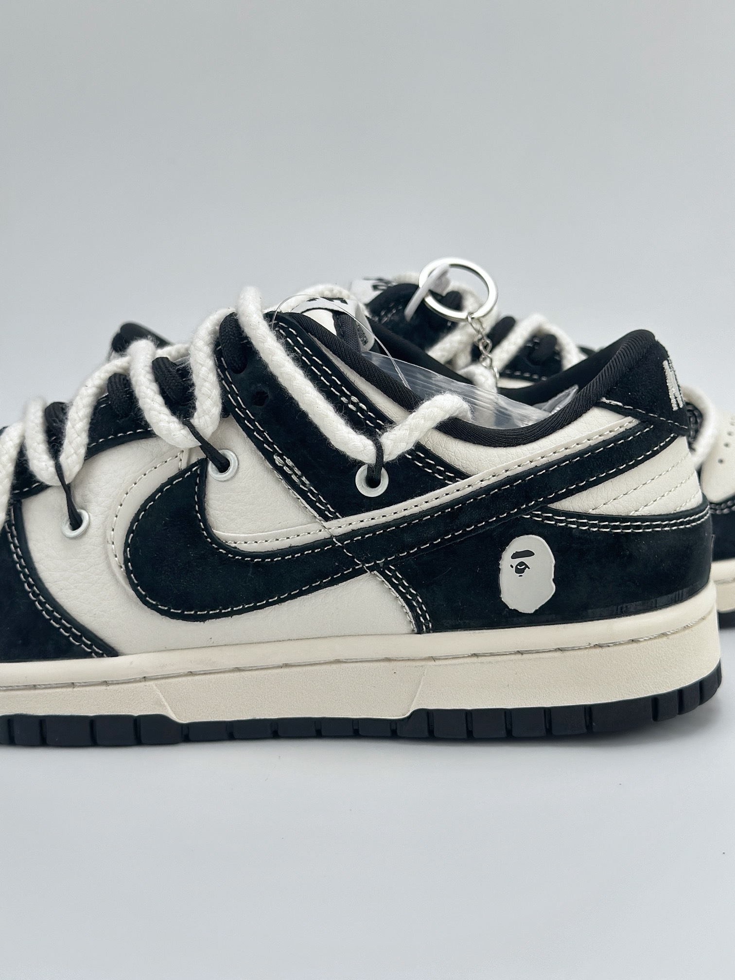 Nike SB Dunk Low x BAPE 白黑双钩绑带 SJ2068-269