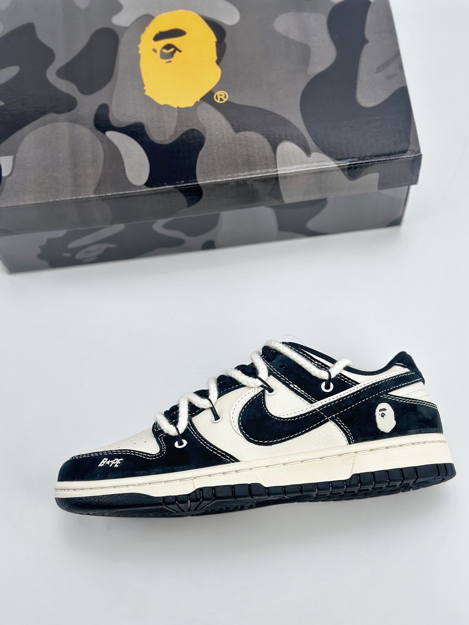 Nike SB Dunk Low x BAPE 白黑双钩绑带 SJ2068-269