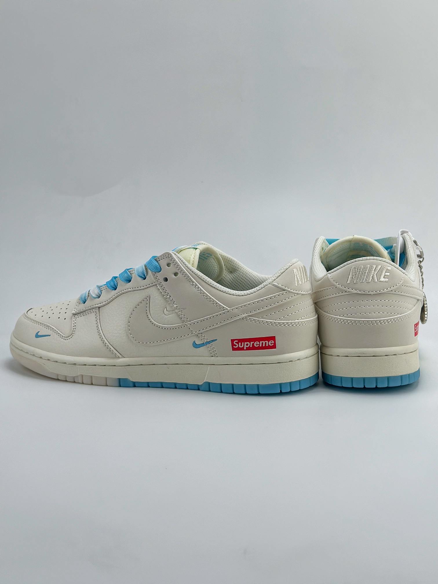 Nike SB Dunk Low x Supreme 白天蓝三小钩 BB8675-108