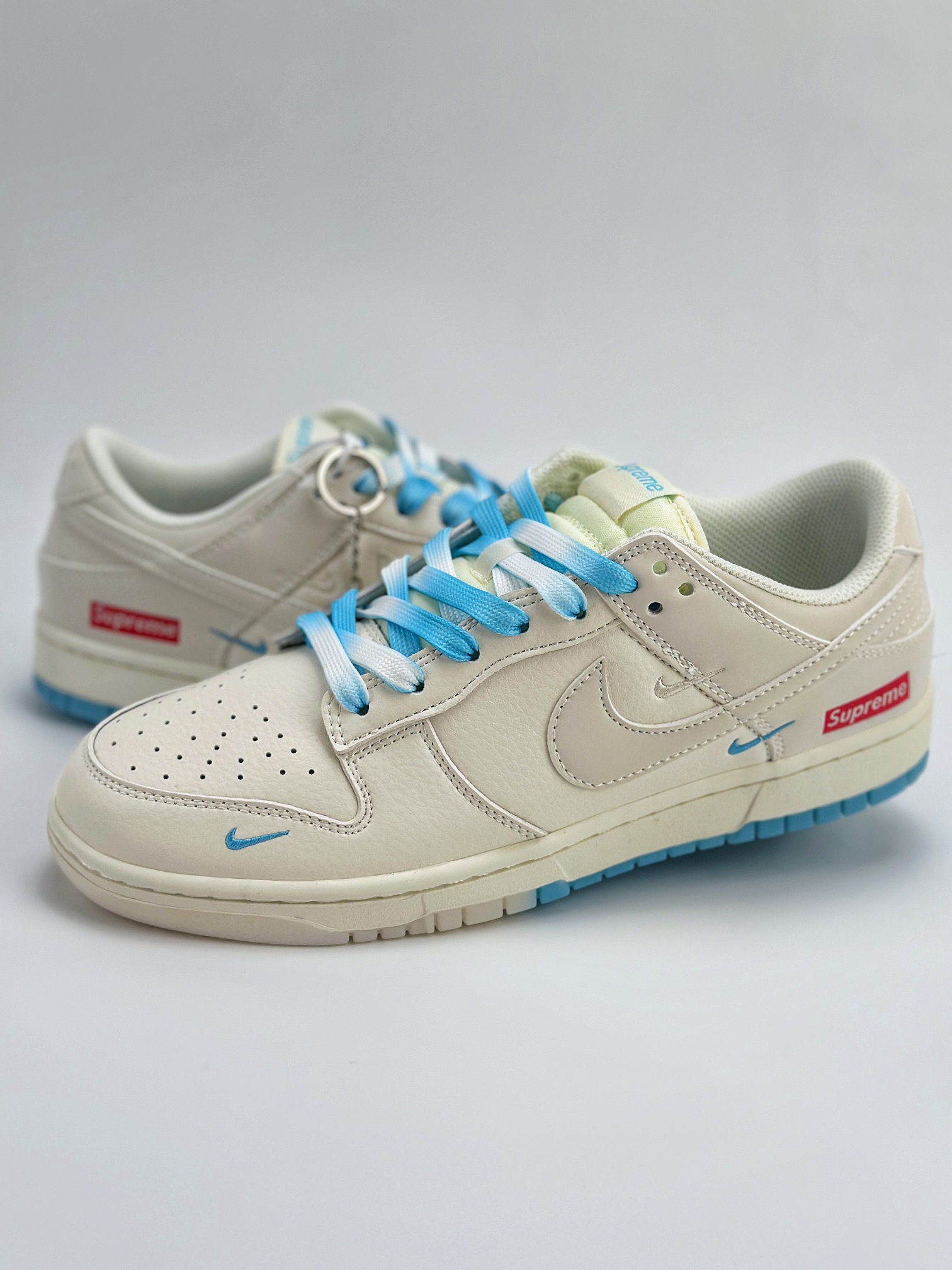 Nike SB Dunk Low x Supreme 白天蓝三小钩 BB8675-108