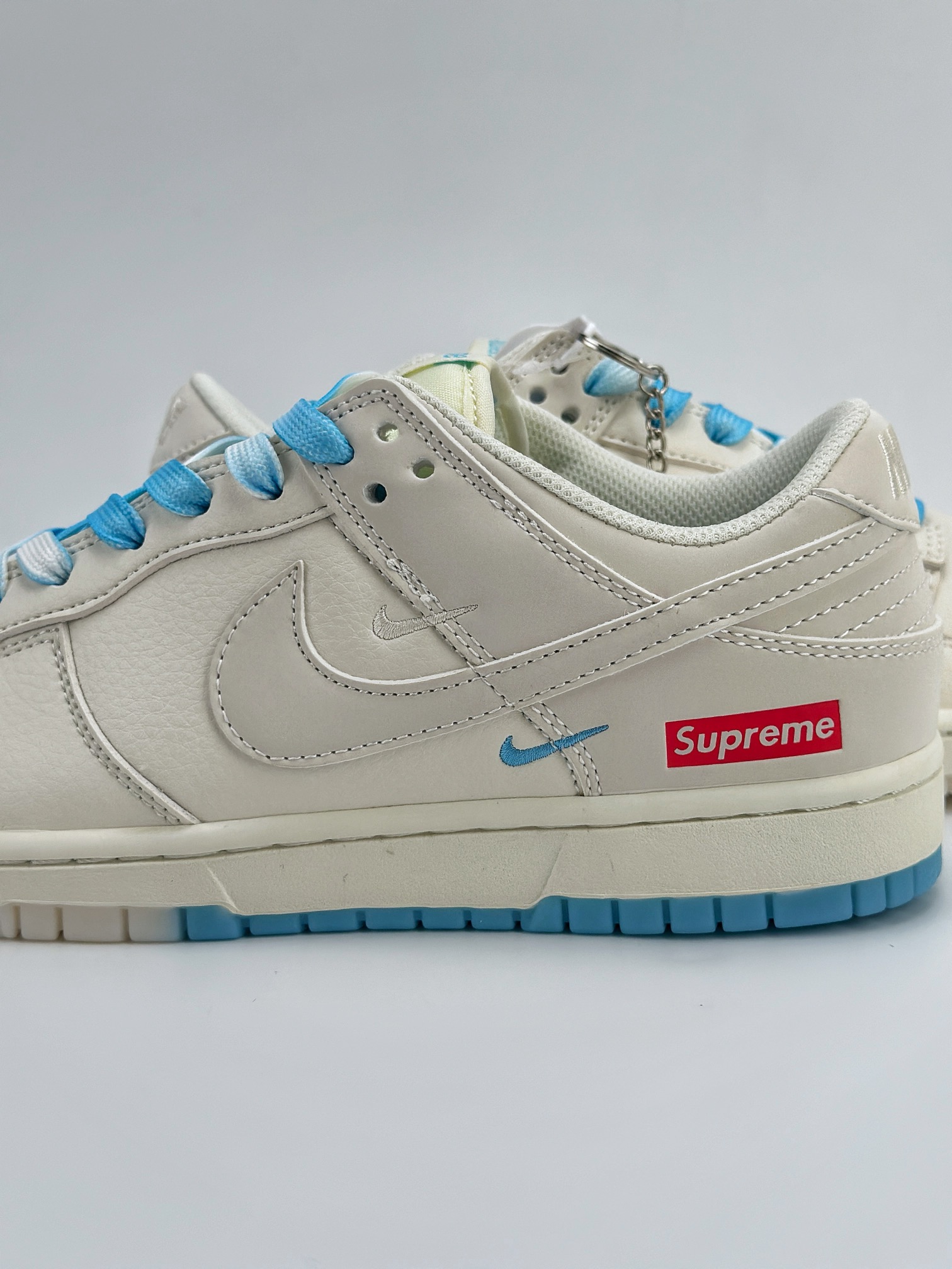 Nike SB Dunk Low x Supreme 白天蓝三小钩 BB8675-108